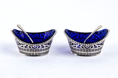 Coppia di saliere italiane, argento 800/1000 con contenitori in vetro blu