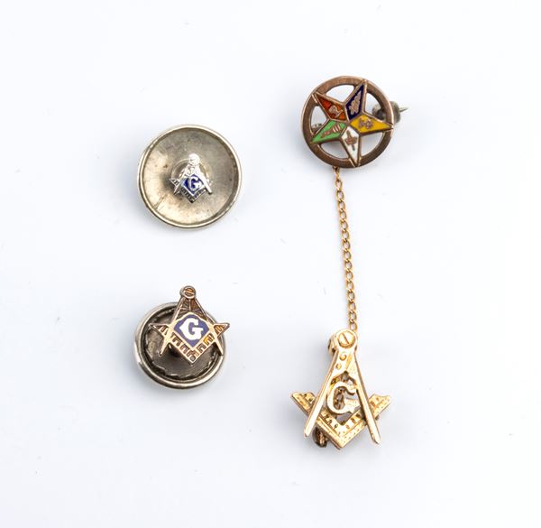 Lot of 3 small brooches