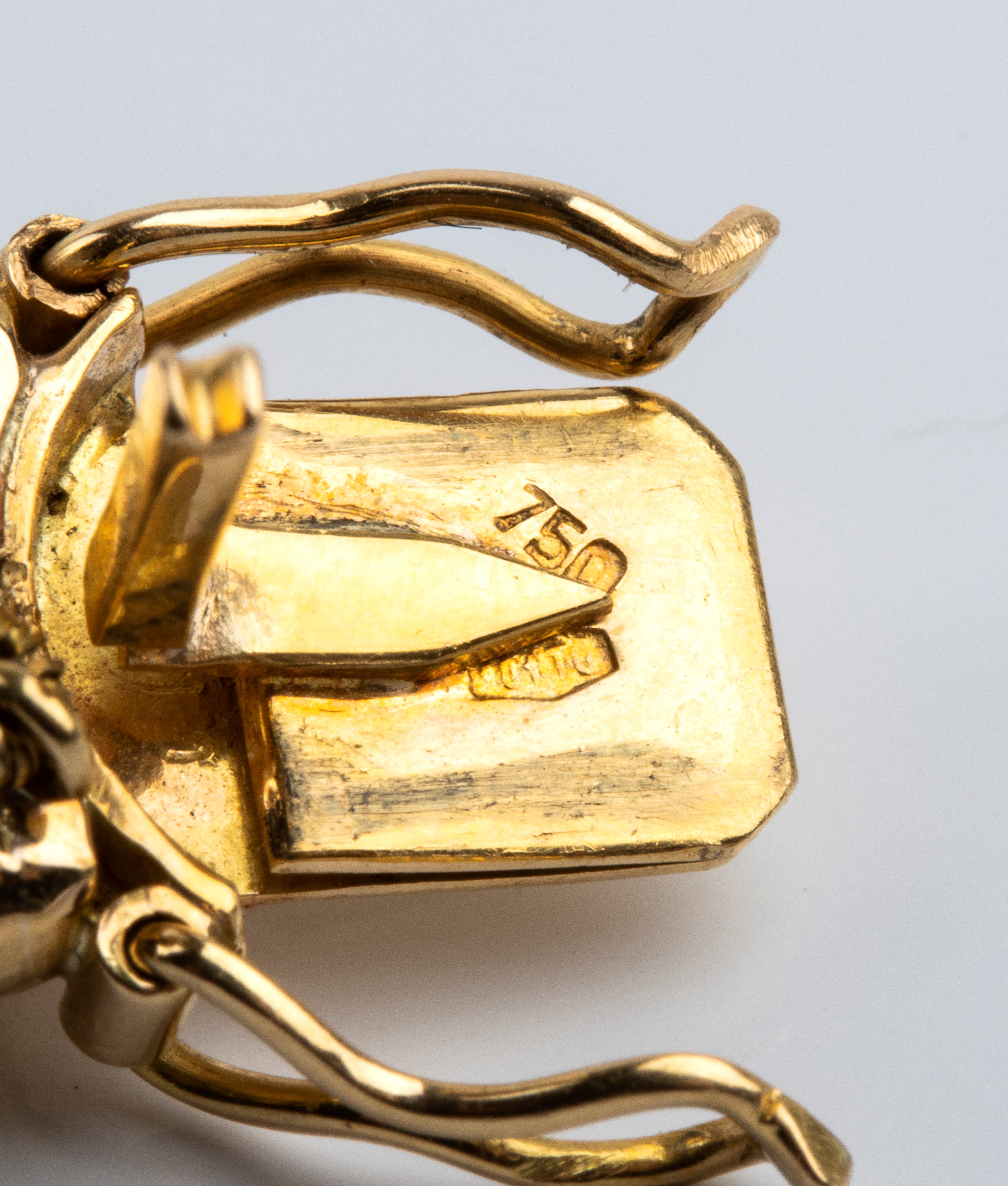 Bracciale in oro giallo 18k con motivo a torsade e perle coltivate d’acqua salata