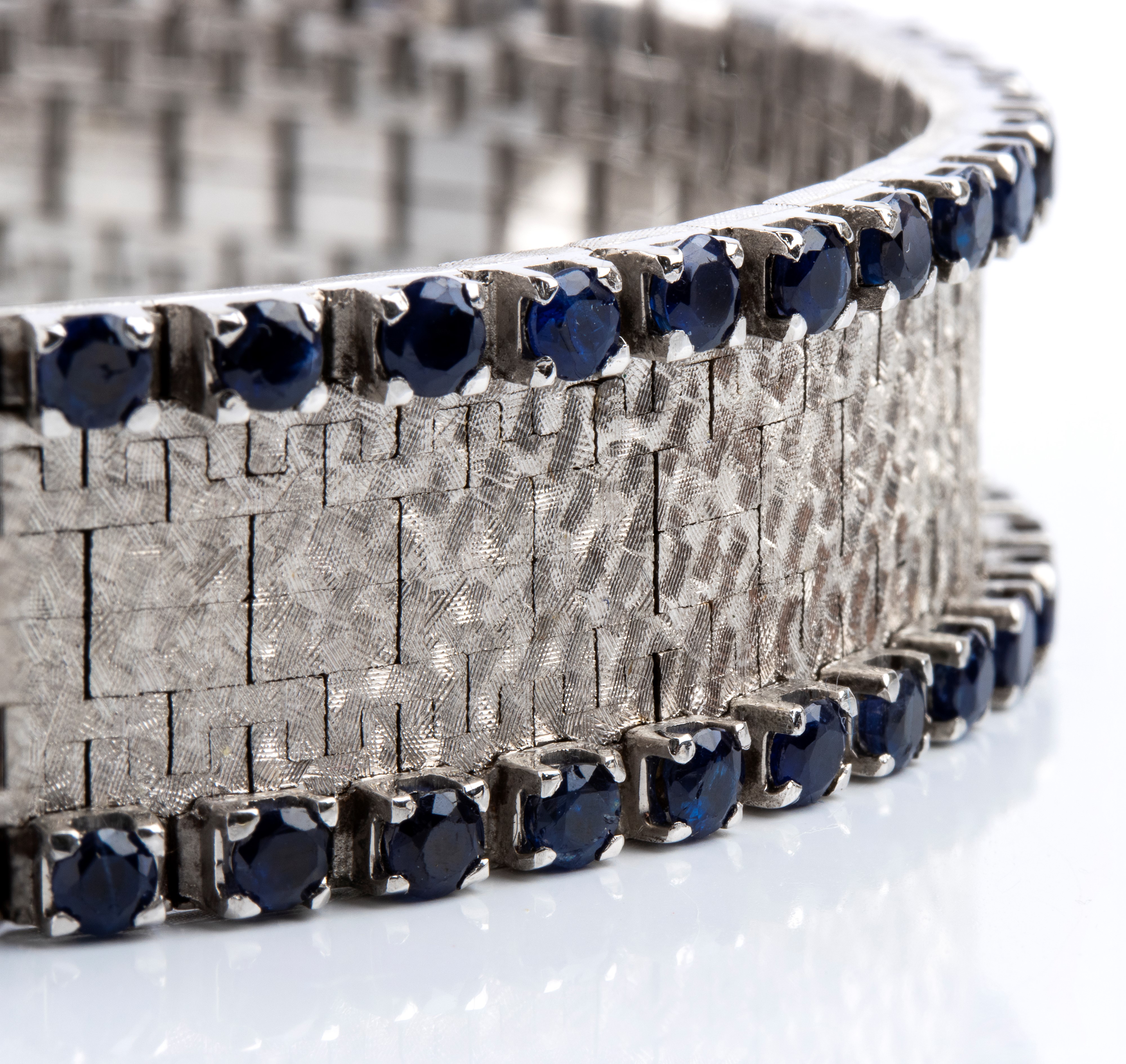 Bracciale in oro bianco 18k con zaffiri blu (circa 3,50 ct)