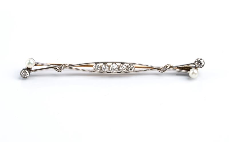 Spilla a barretta in oro e platino con diamanti e perle, anni '30