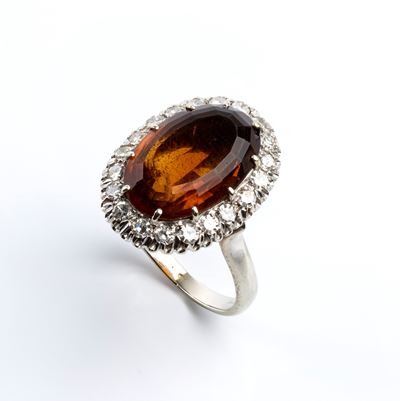 Anello in oro bianco con quarzo citrino e diamanti
