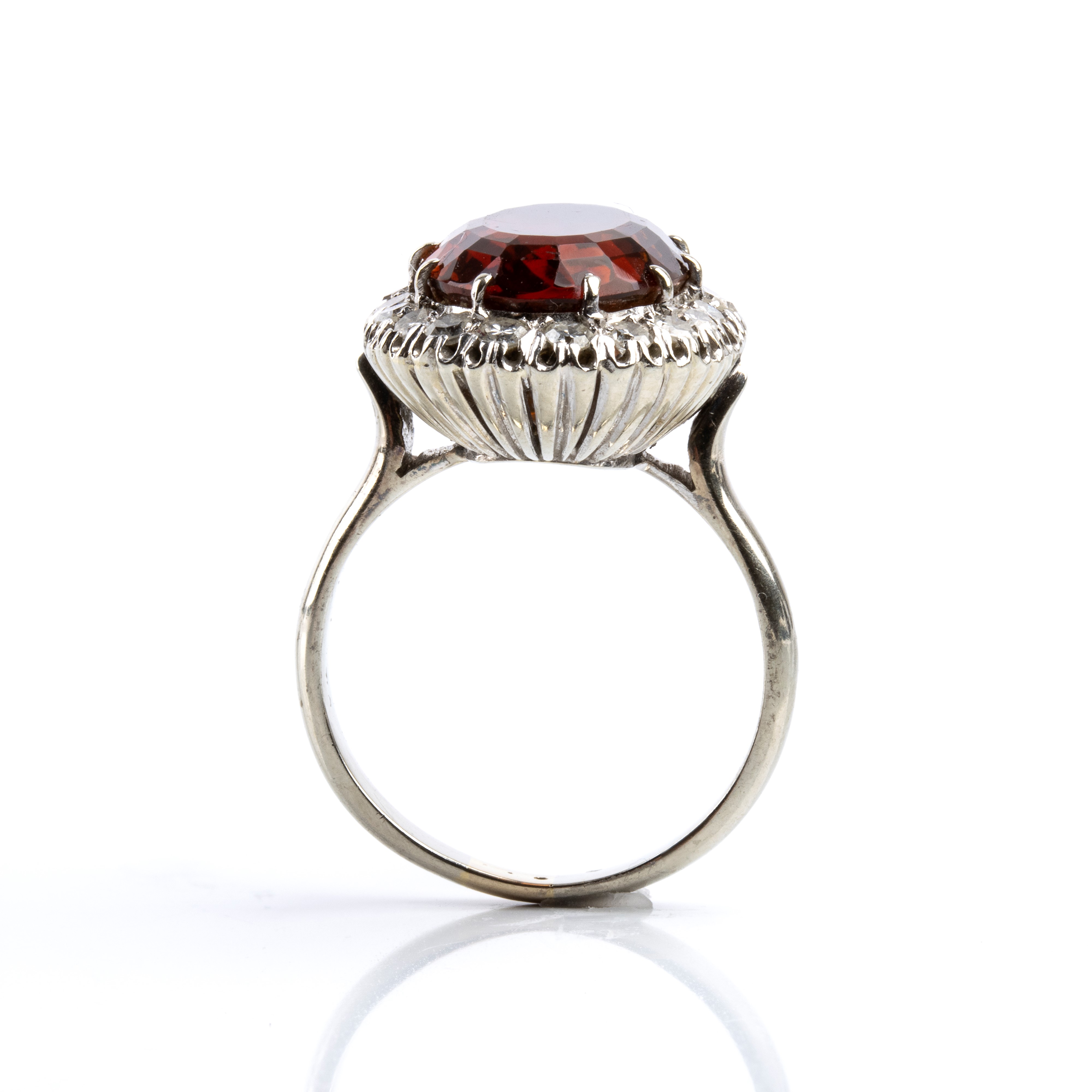Anello in oro bianco con quarzo citrino e diamanti