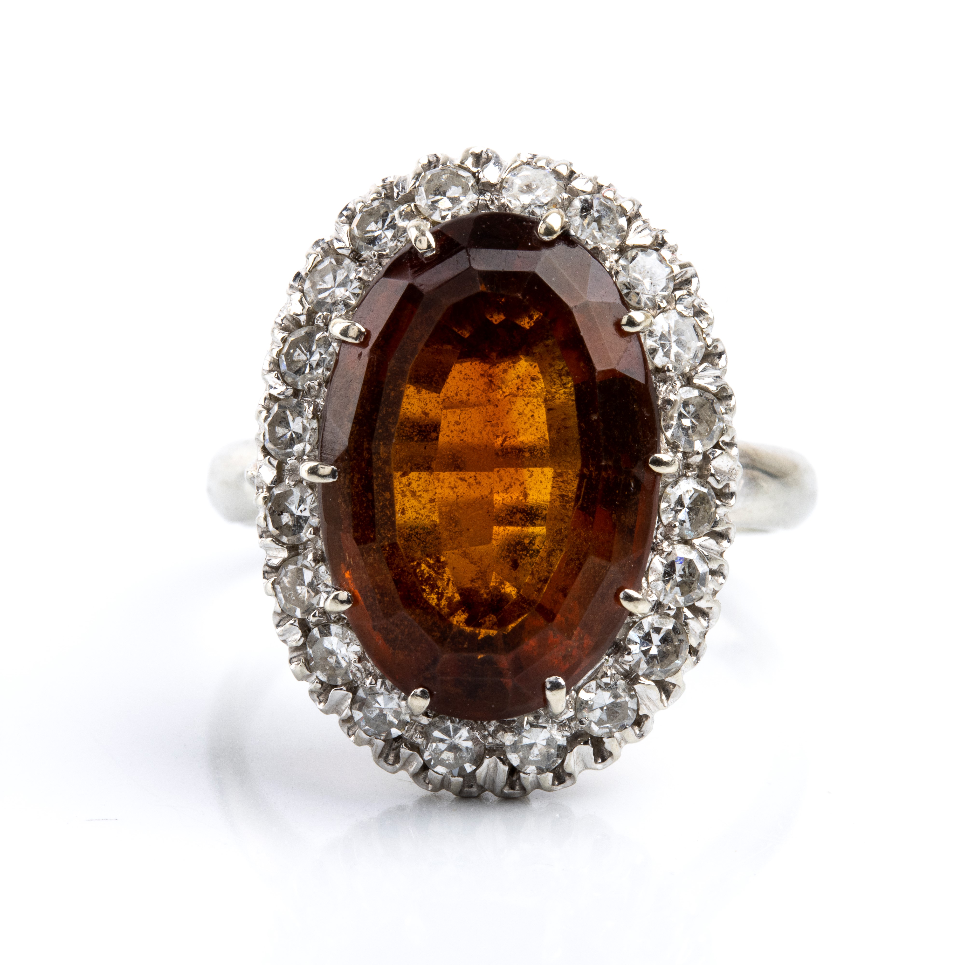 Anello in oro bianco con quarzo citrino e diamanti