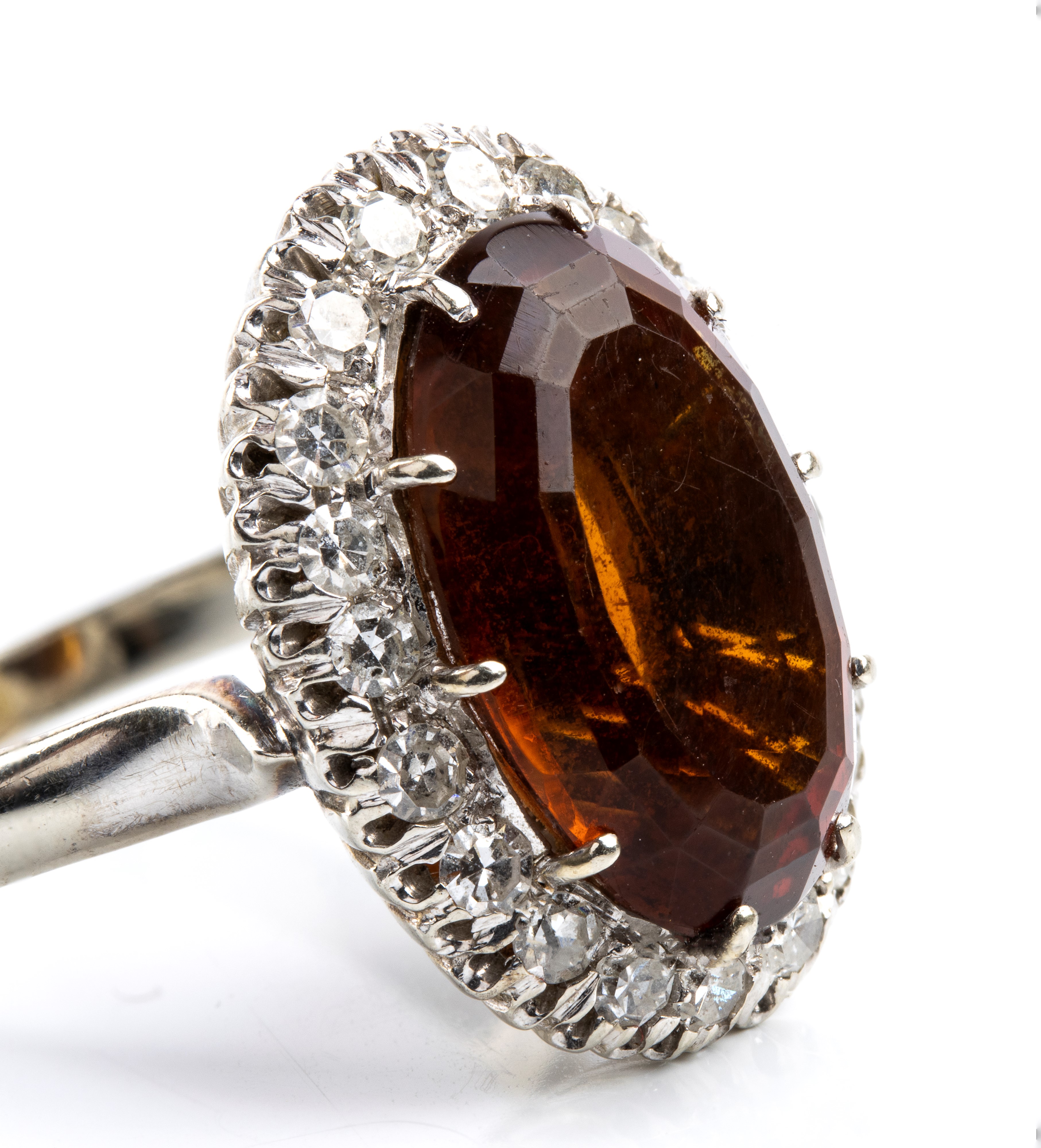 Anello in oro bianco con quarzo citrino e diamanti