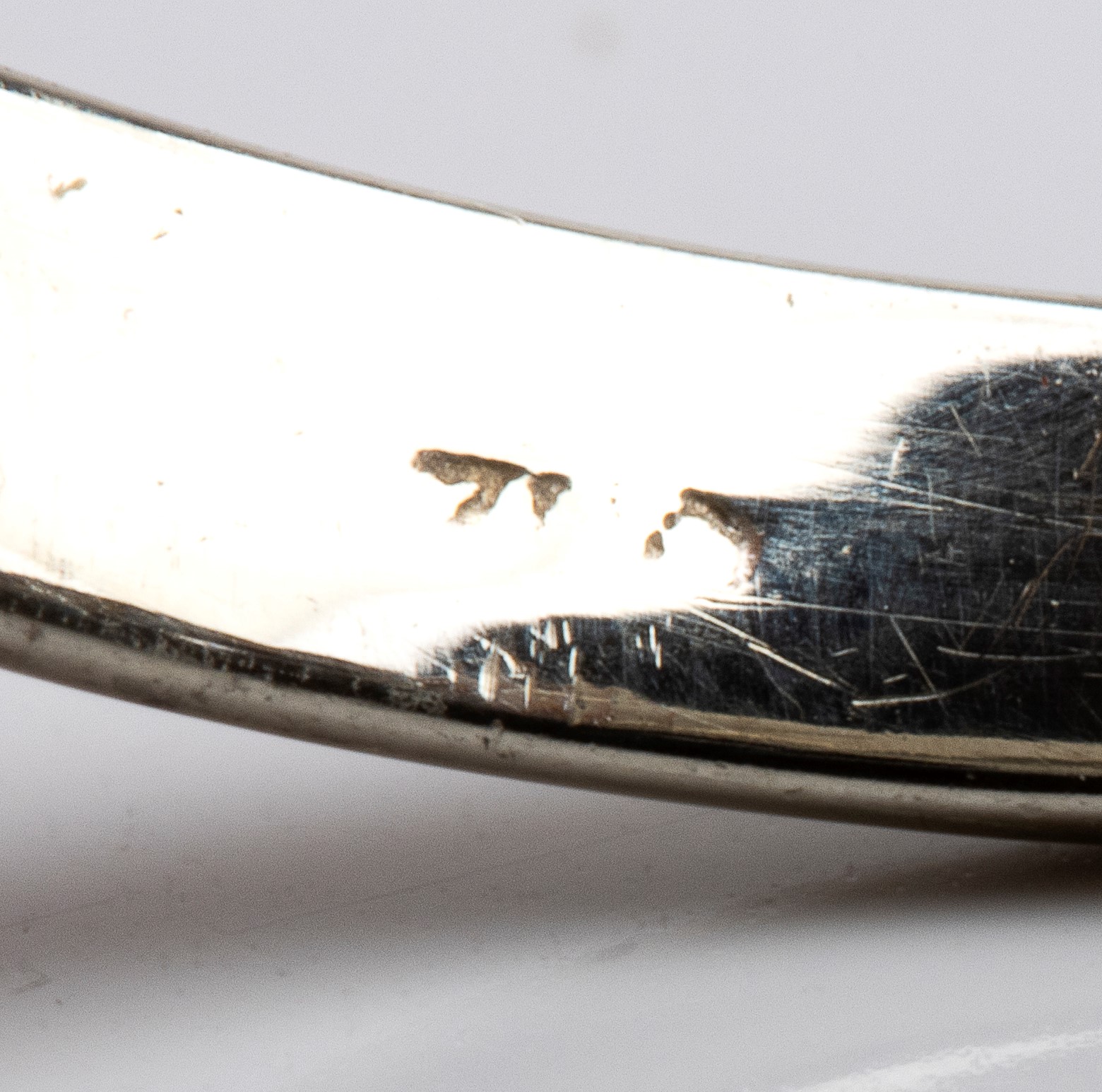 Anello in oro bianco con quarzo citrino e diamanti