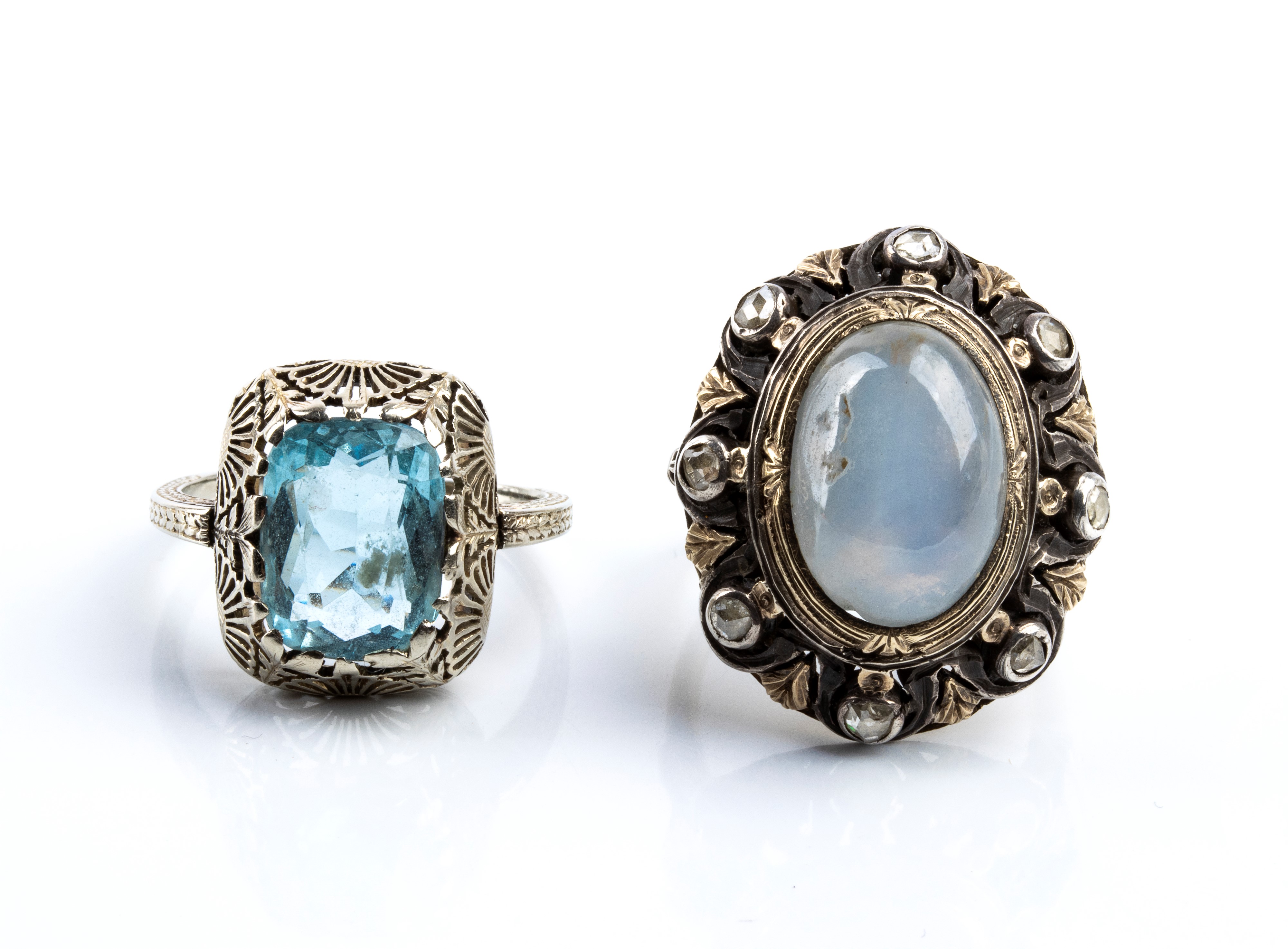 Due anelli in oro e argento con zaffiro e diamanti, e in platino con acquamarina