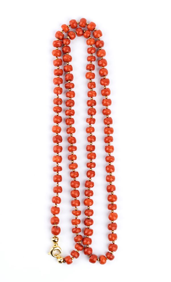 Lunga collana in corallo Mediterraneo ed argento dorato