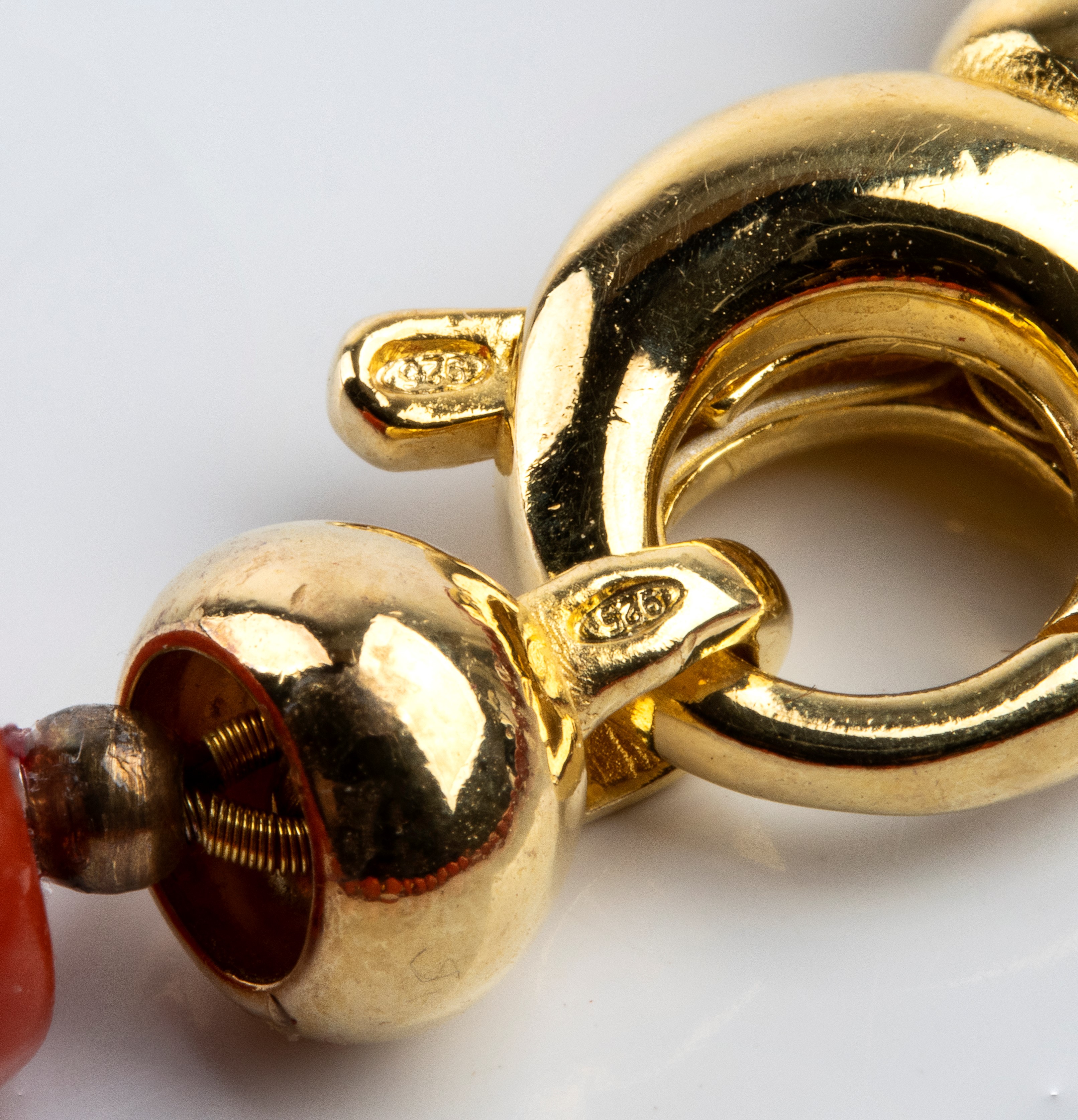 Lunga collana in corallo mediterraneo e argento dorato, collana a un filo con rondelle sfaccettat...