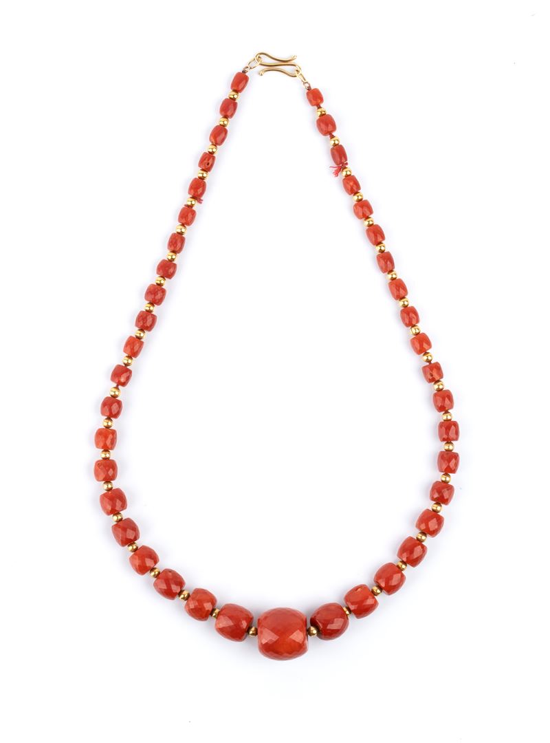 Collana in corallo Cerasuolo (Corallium elatius) con rondelle sfaccettate, oro giallo