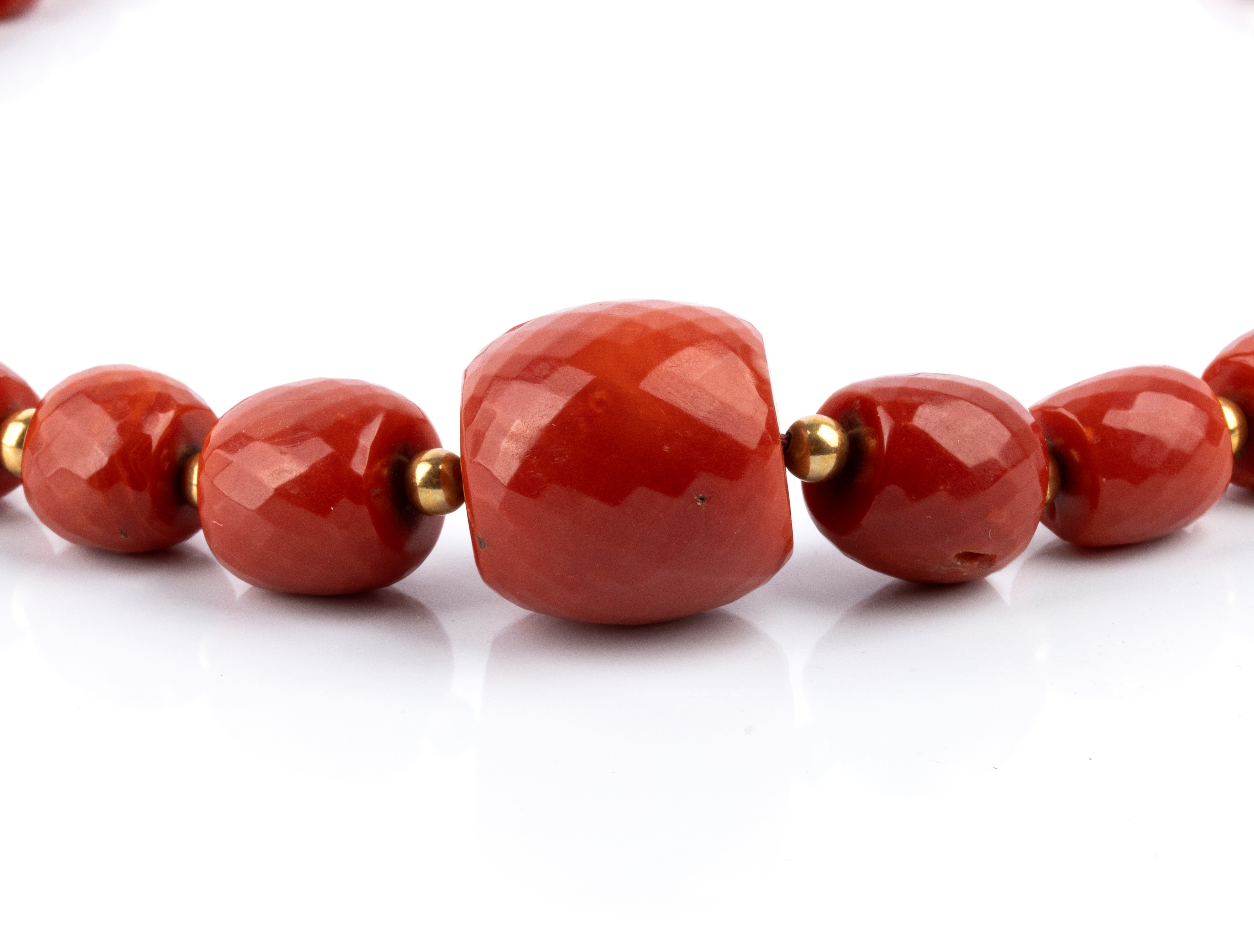 Collana in corallo Cerasuolo (Corallium elatius) con rondelle sfaccettate, oro giallo