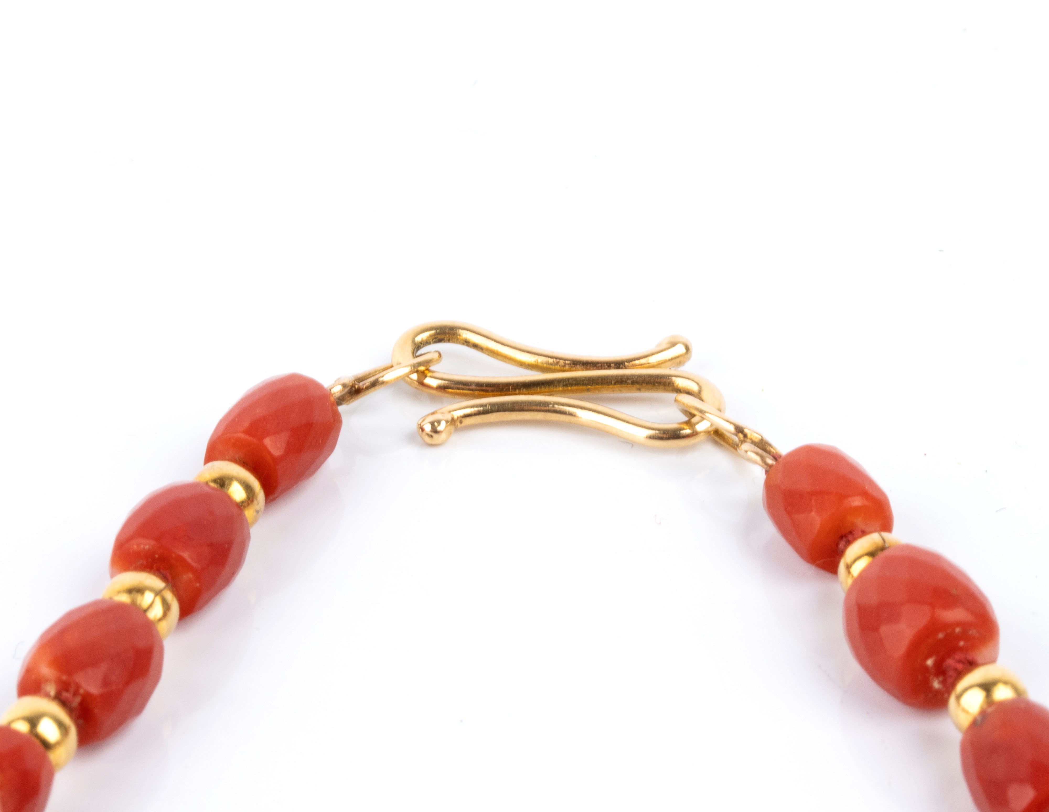 Collana in corallo Cerasuolo (Corallium elatius) con rondelle sfaccettate, oro giallo