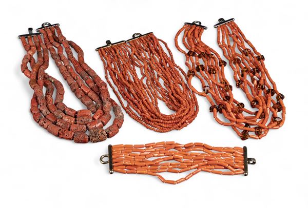 Lotto di 3 collane e 1 bracciale in corallo 