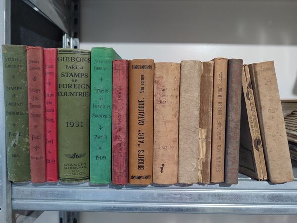 Cataloghi - Stanley Gibbons, collezione di cataloghi antichi dal 1899 al 1931