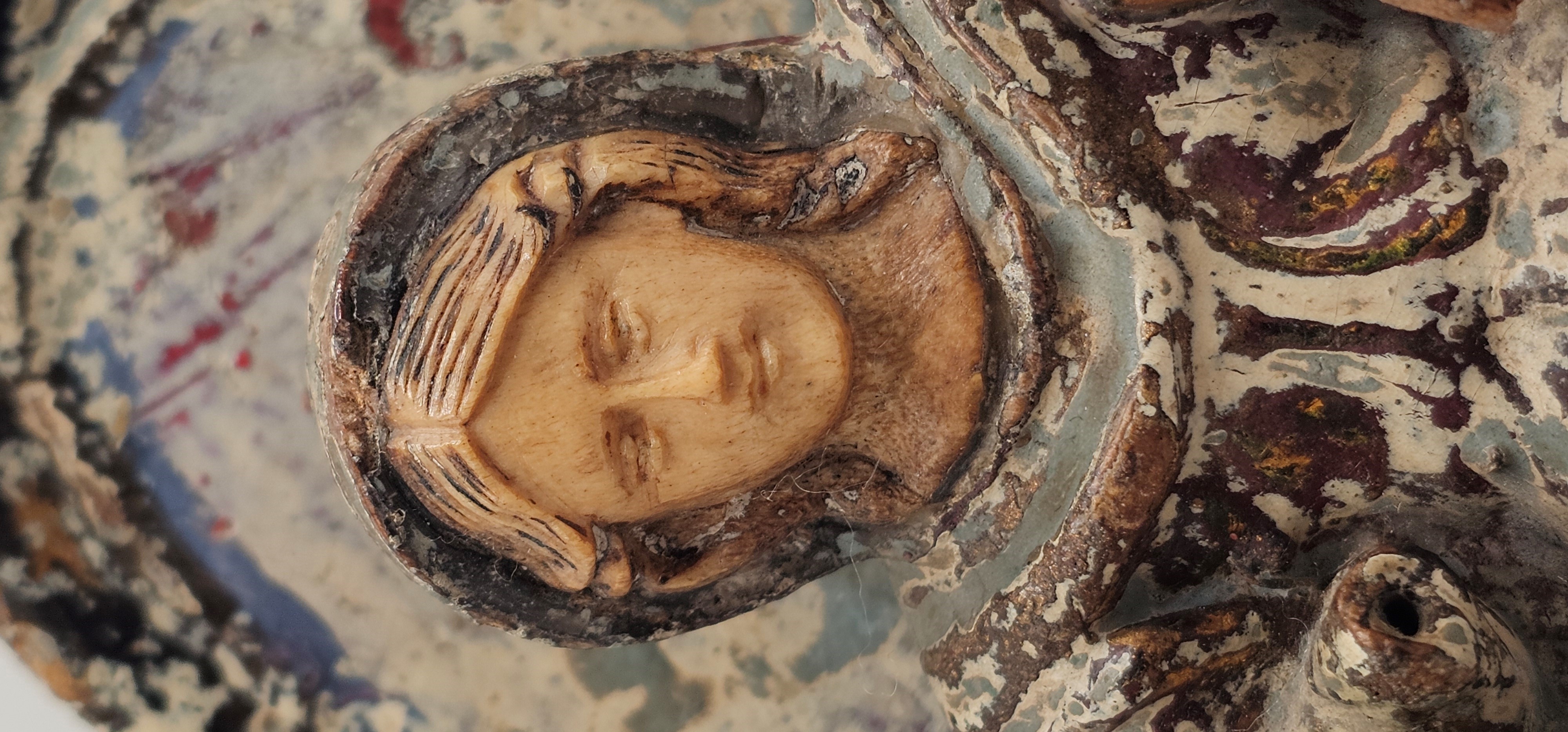 Scultura lignea, inserti in avorio, rappresentazione della Madonna in trono (India portoghese, fi...
