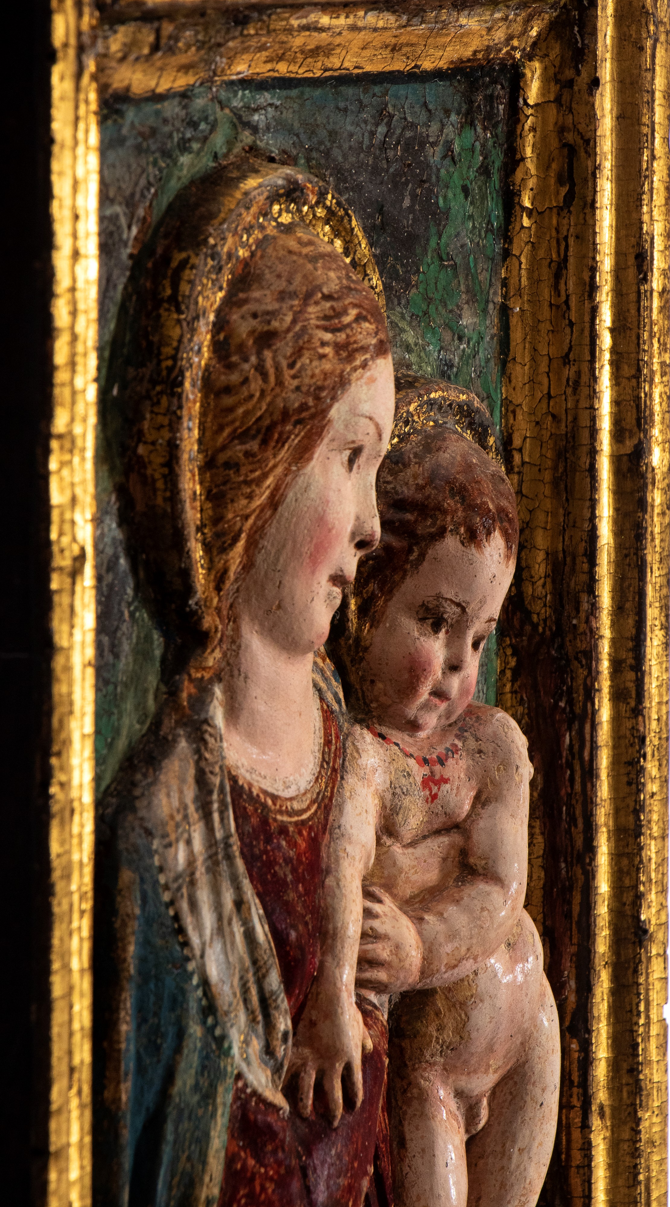 Luca della Robbia - Madonna con Bambino, tempera su gesso, cm 48x31