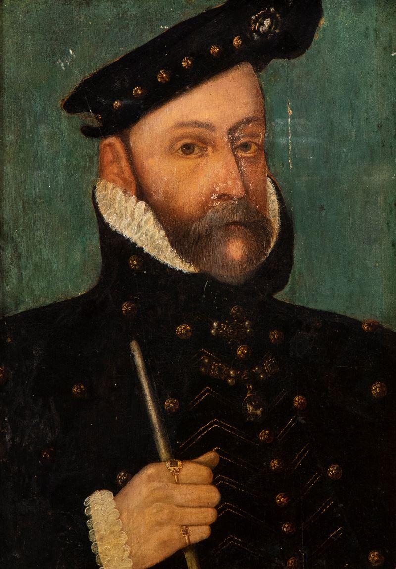 Artista Francese, XVI Secolo - Ritratto di nobile con scettro, berretto ed anelli, olio su tavola