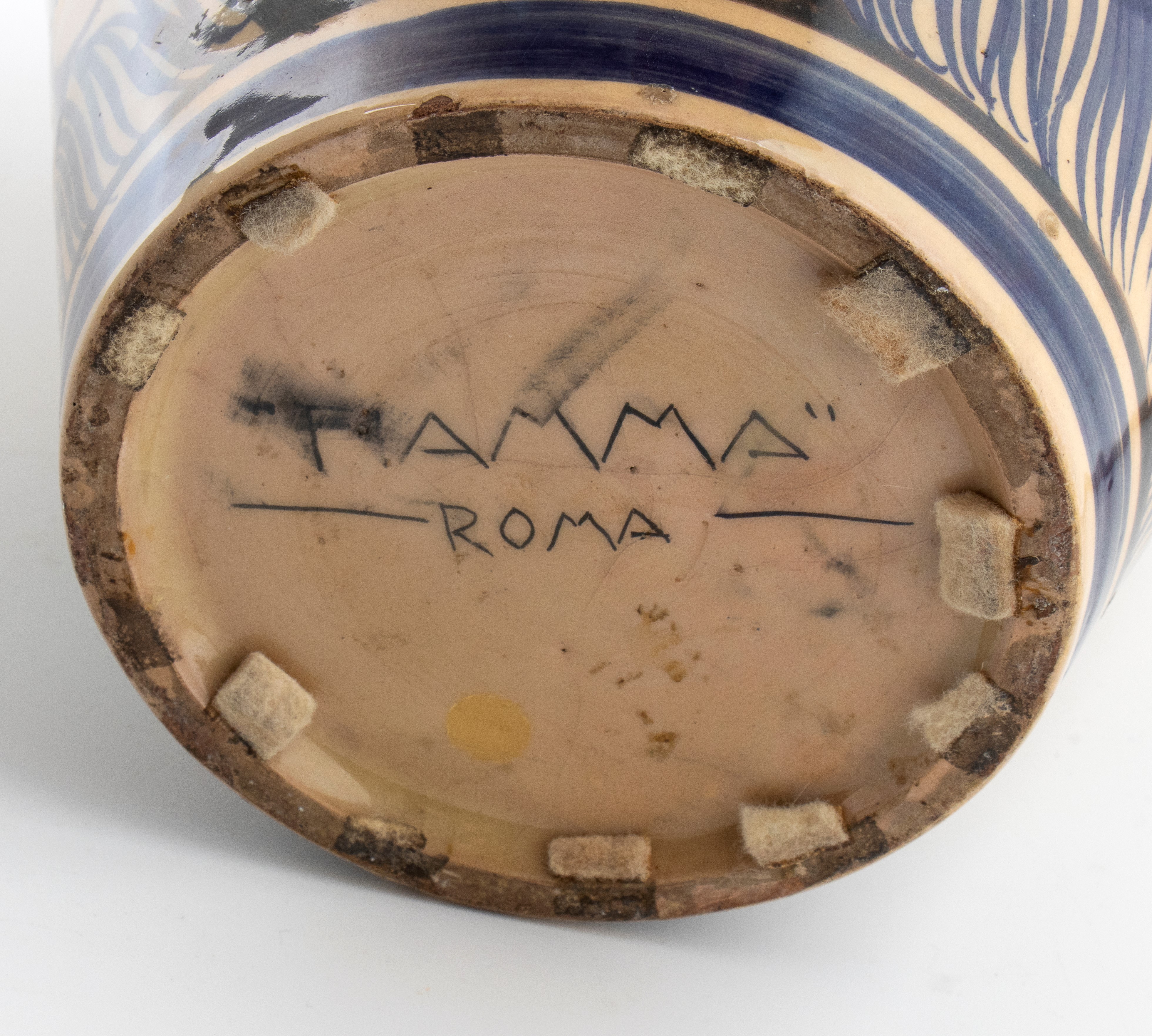 Roberto Rosati - Vaso con decoro di pavoni, ceramica policroma, 1924