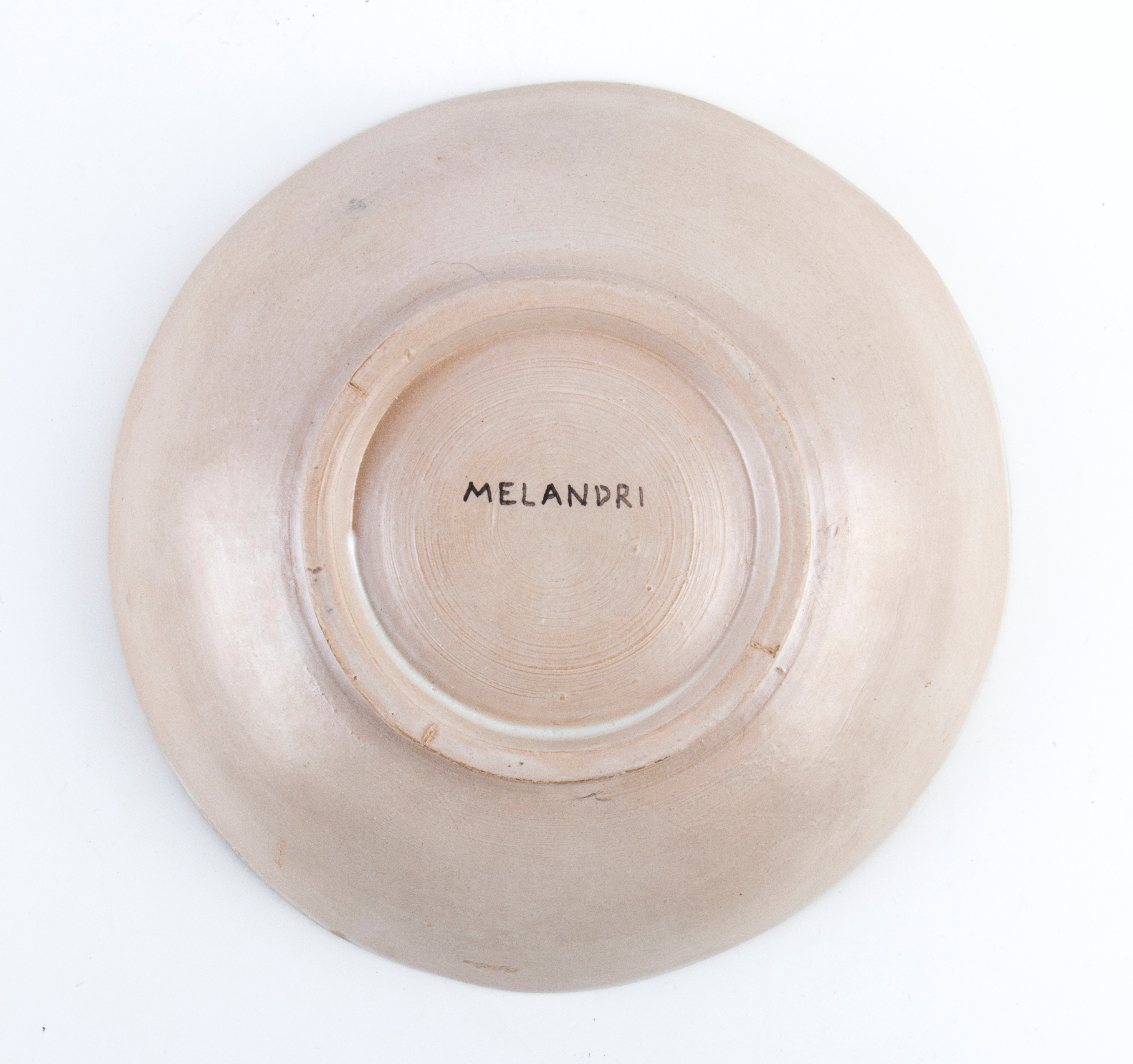 Coppa con decorazione policroma e figura femminile