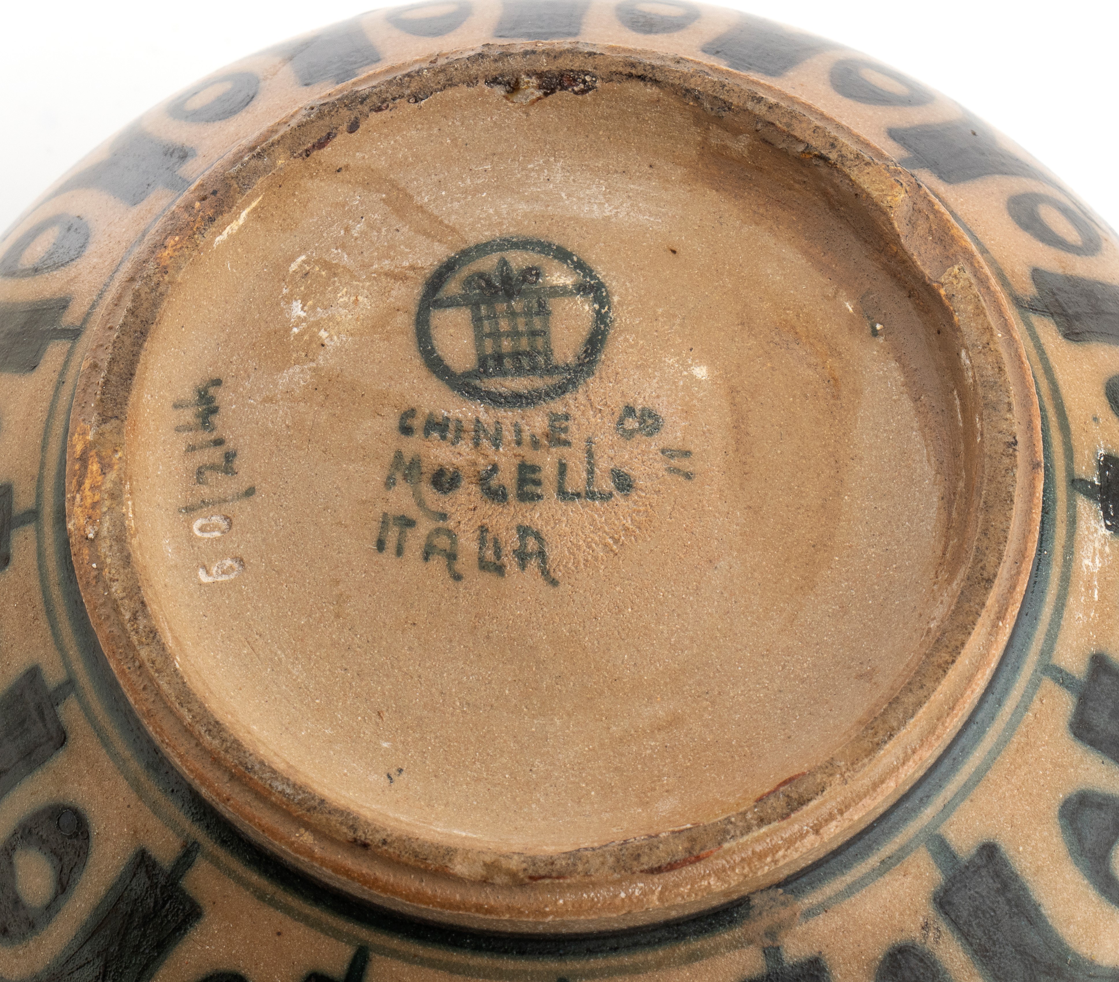 Vasetto con teoria di antilopi in monocromia nera