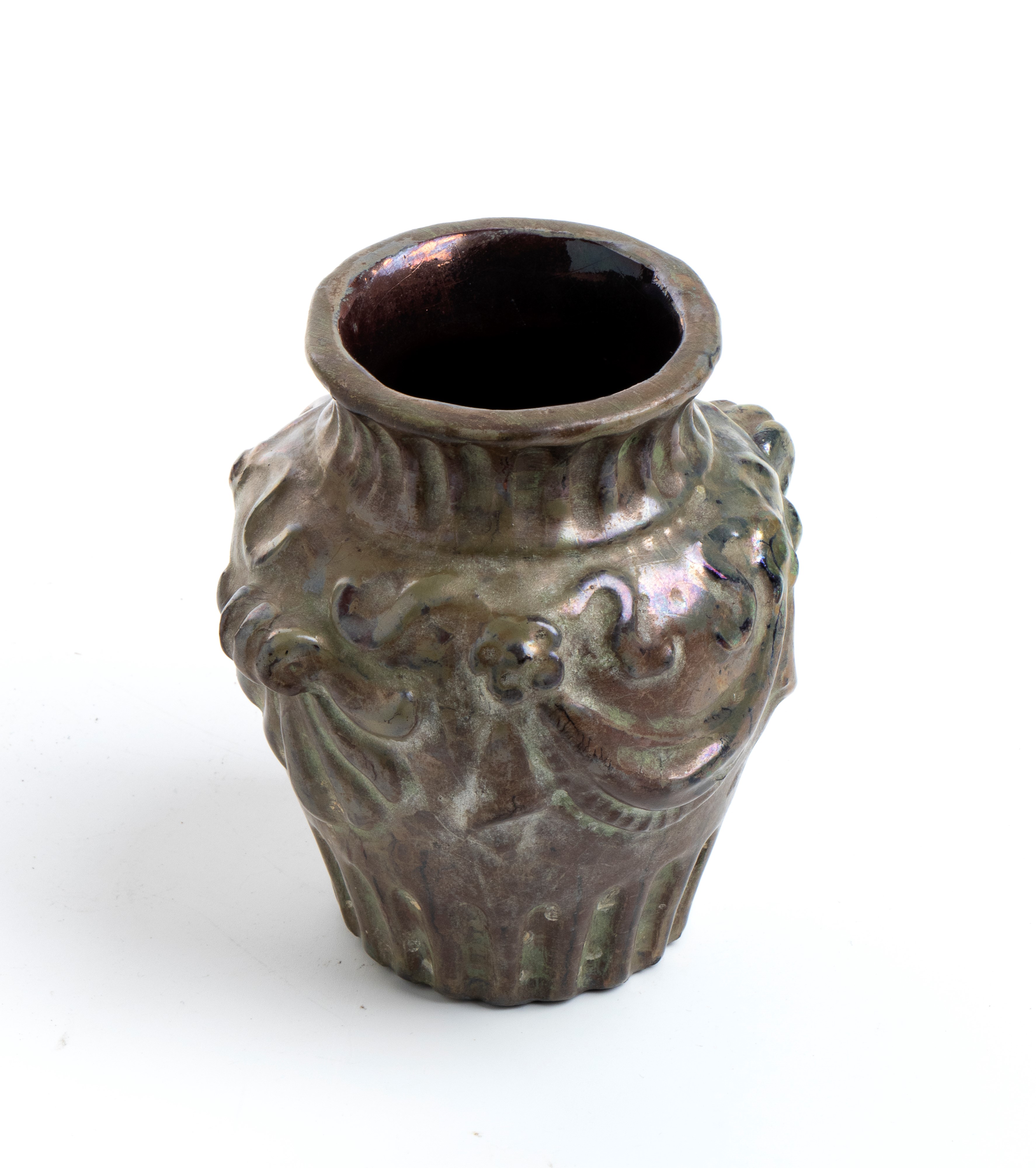 Vasetto con decorazioni a rilievo