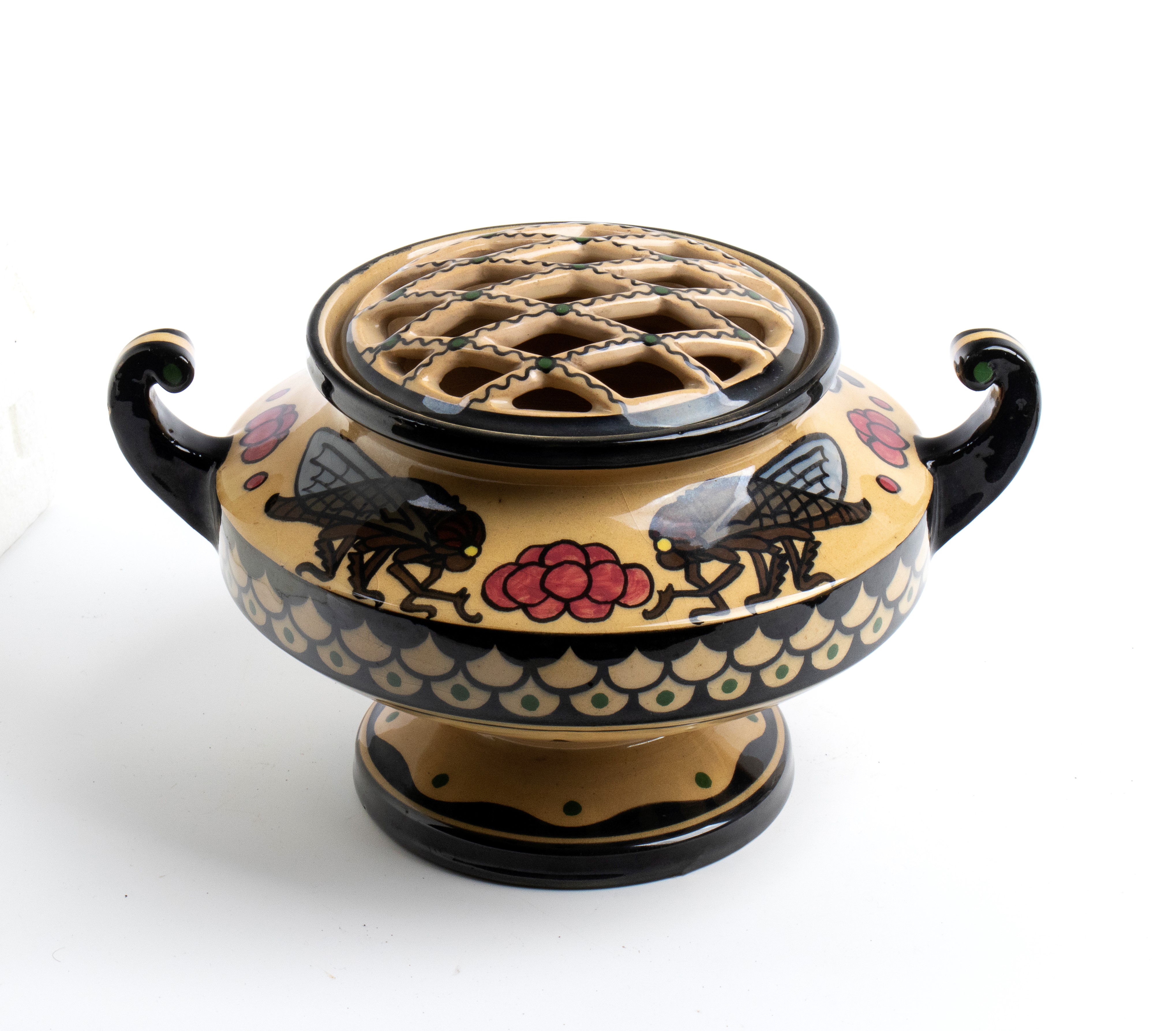 Vaso portafiori biansato e coperchio a griglia con decorazione di cicale