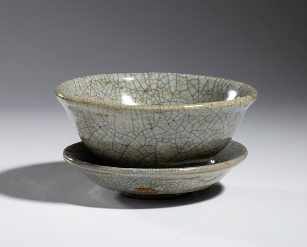 Guan bowl with saucer, China