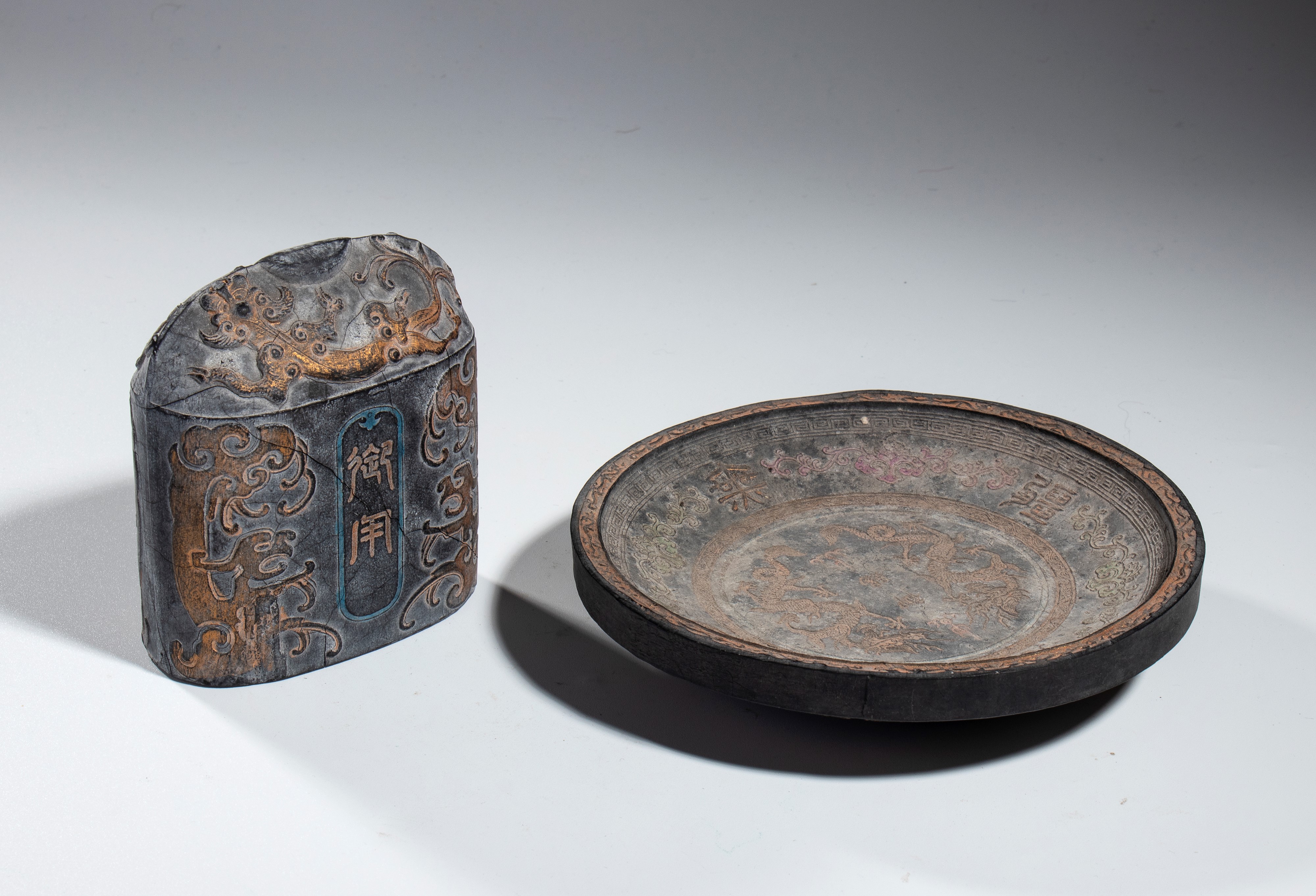 Piatto e pietra inchiostrata, stile Qianlong