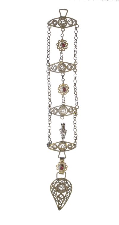 Pendente in argento 800, filigrana e pietre rosse, fine XIX - inizio XX secolo