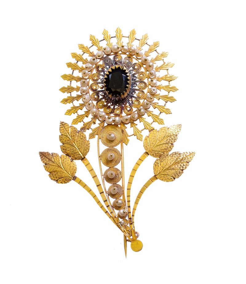 Spilla Sarda, ornamento in oro 18k e pietre preziose, XIX-XX secolo