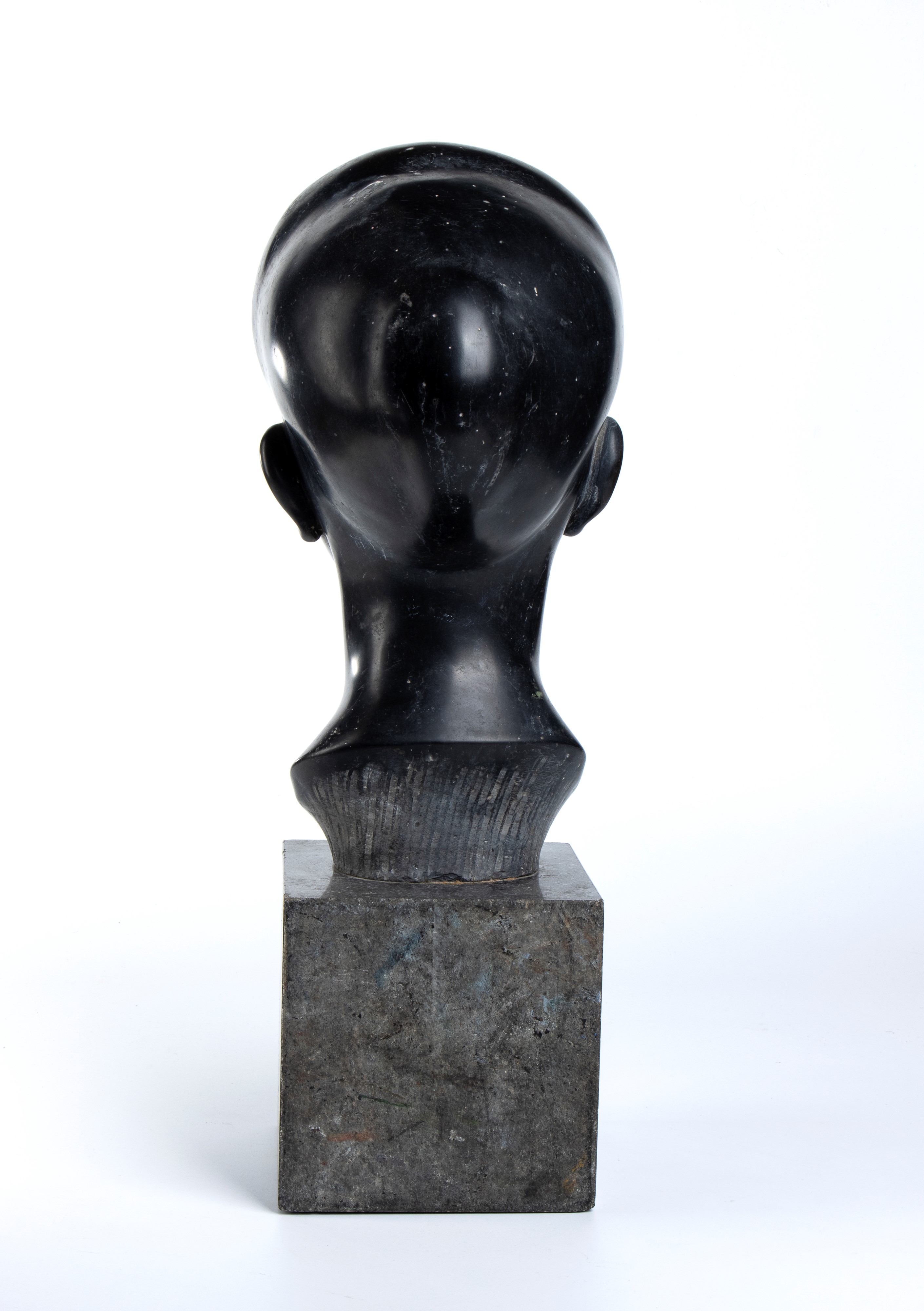 Alasia Borghese - Alasia Borgese, Busto di donna in marmo su basamento