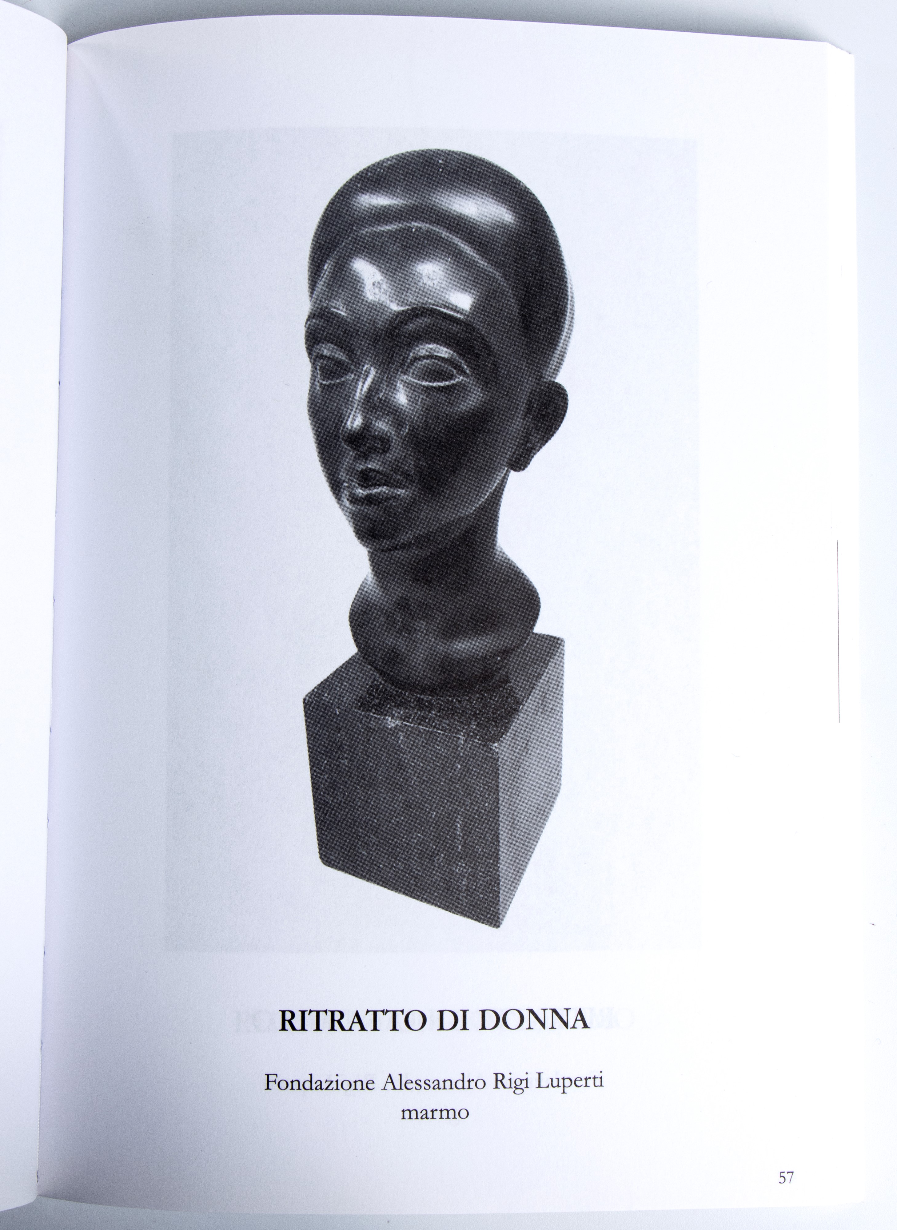Alasia Borghese - Alasia Borgese, Busto di donna in marmo su basamento