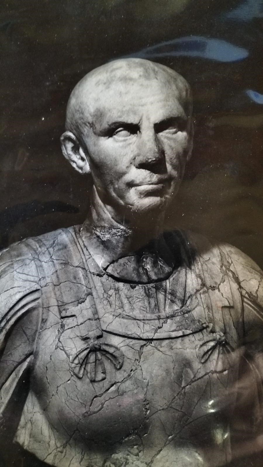 Scultore anonimo del XVII secolo, Busto marmoreo raffigurante Giulio Cesare