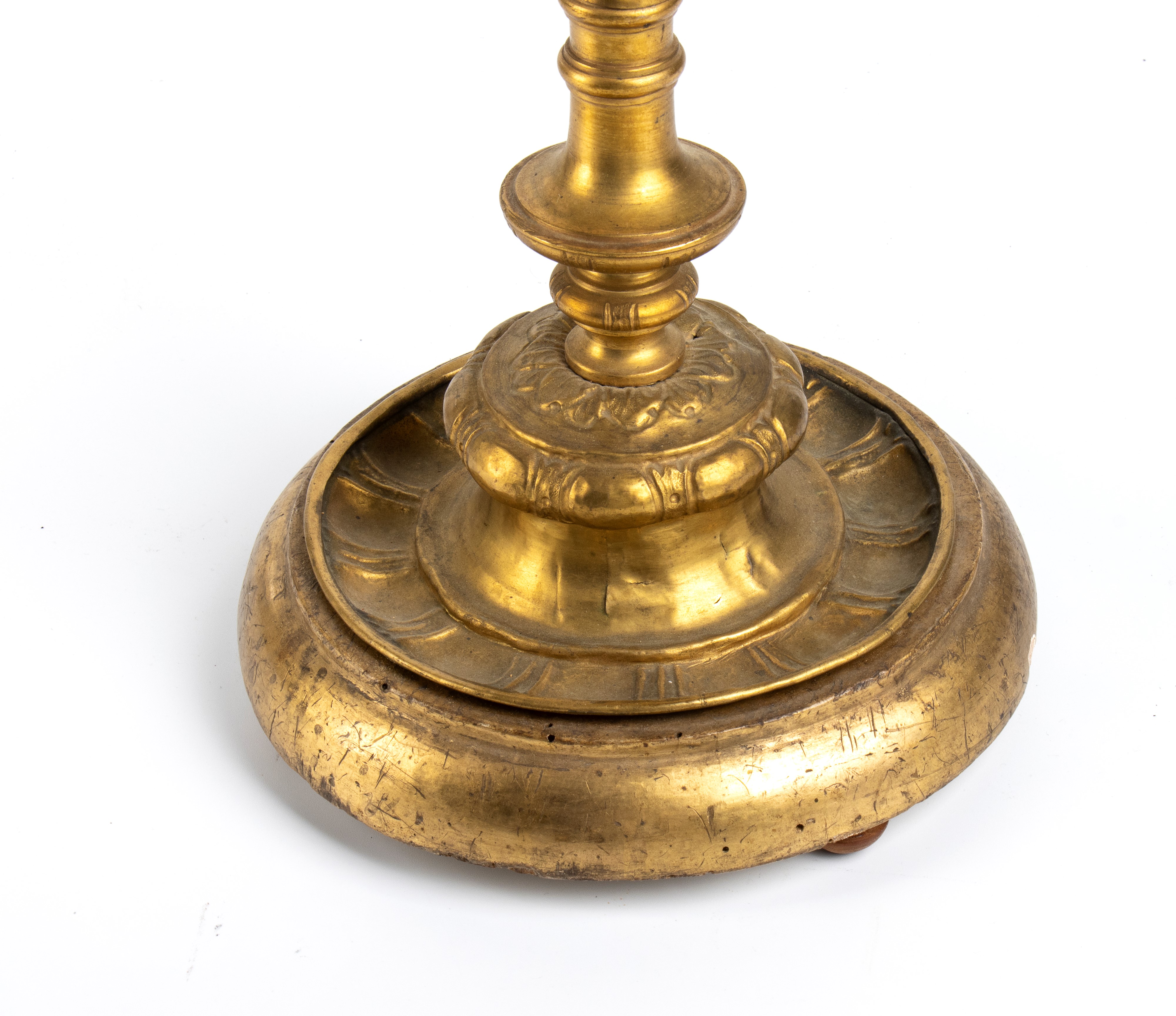 Candelabro, in ottone con base in legno dorato, XIX secolo