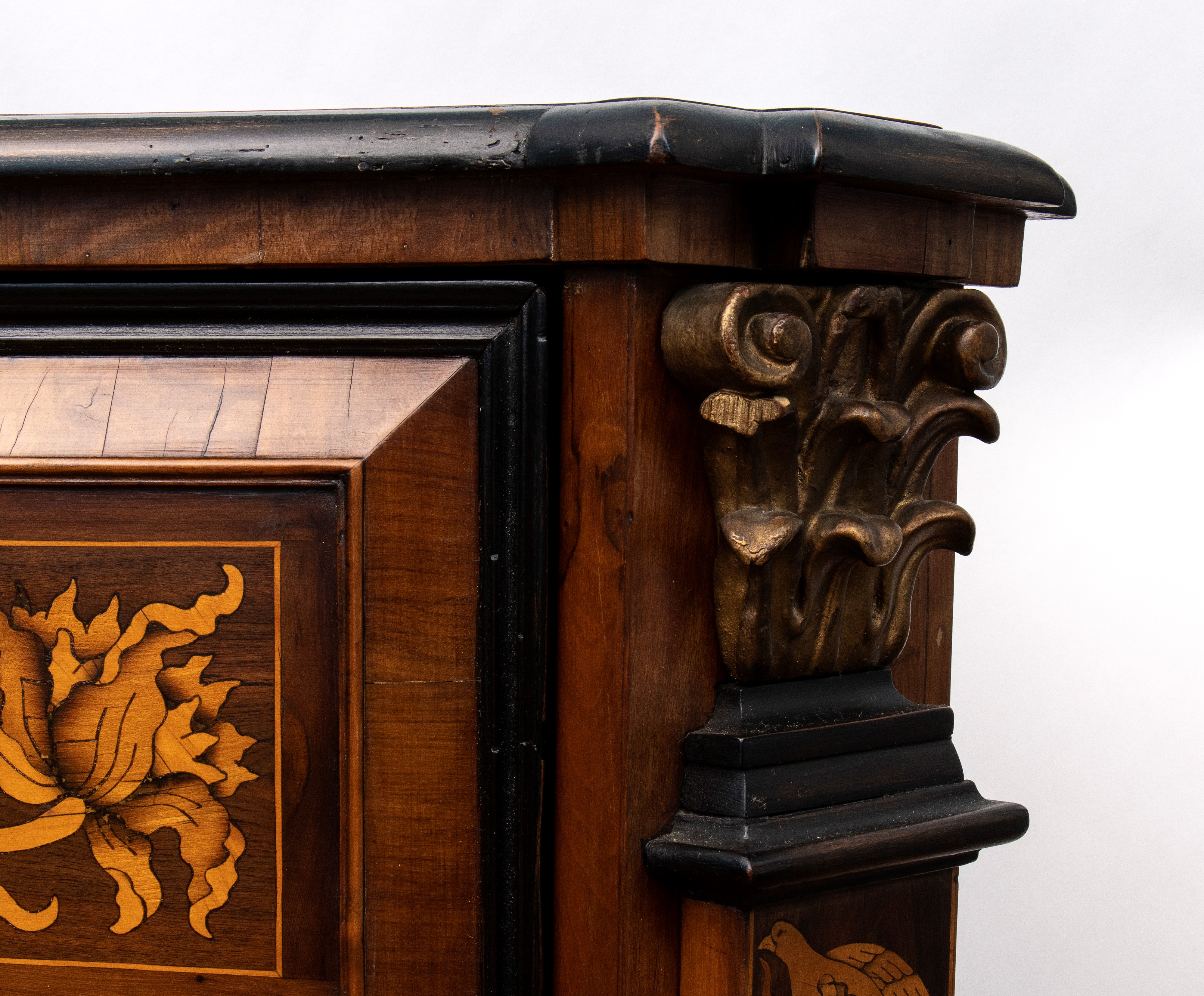 Commode, intarsi in avorio e legni pregiati, Lombardia, prima metà del XVIII secolo