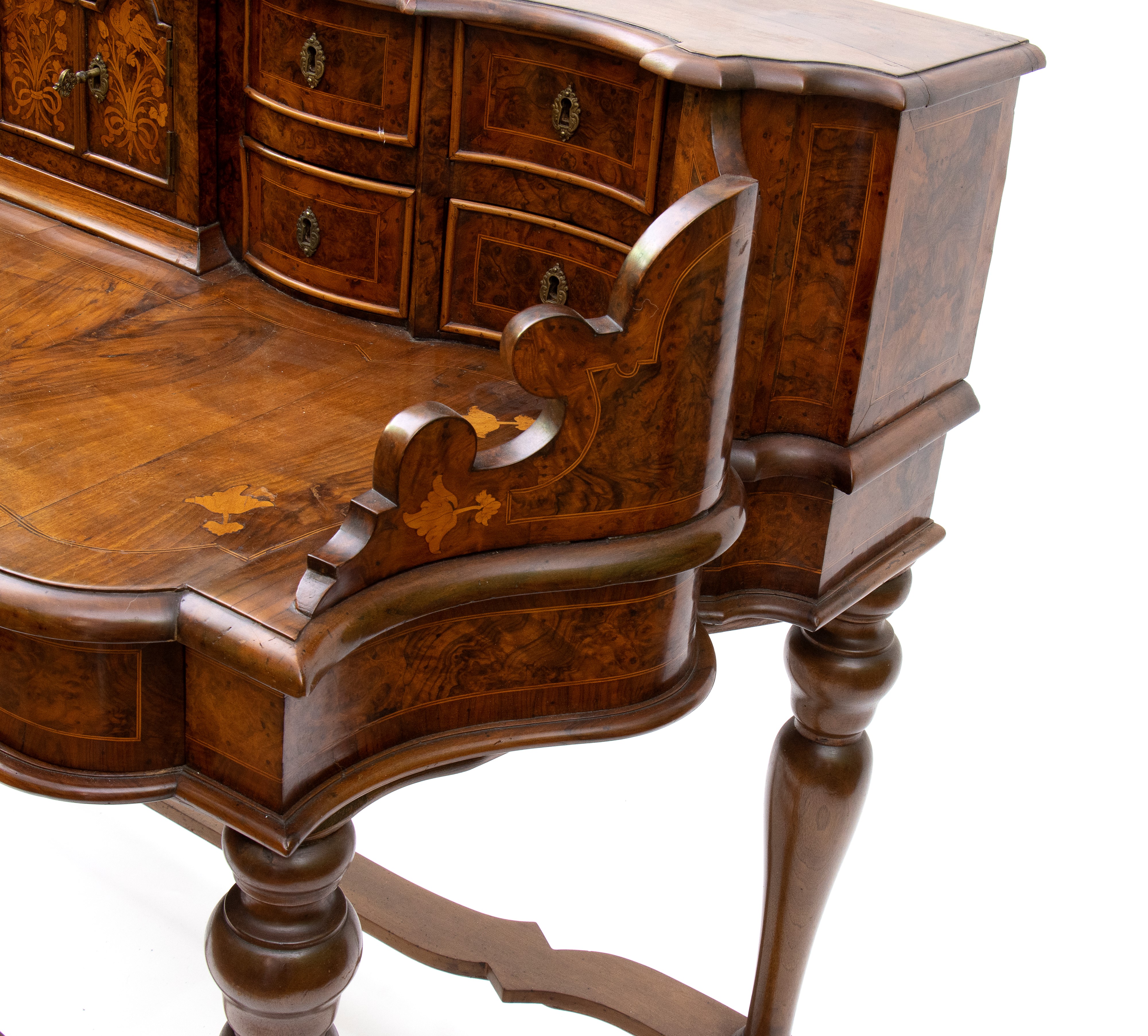 Scrittoio intarsiato con alzata, in noce