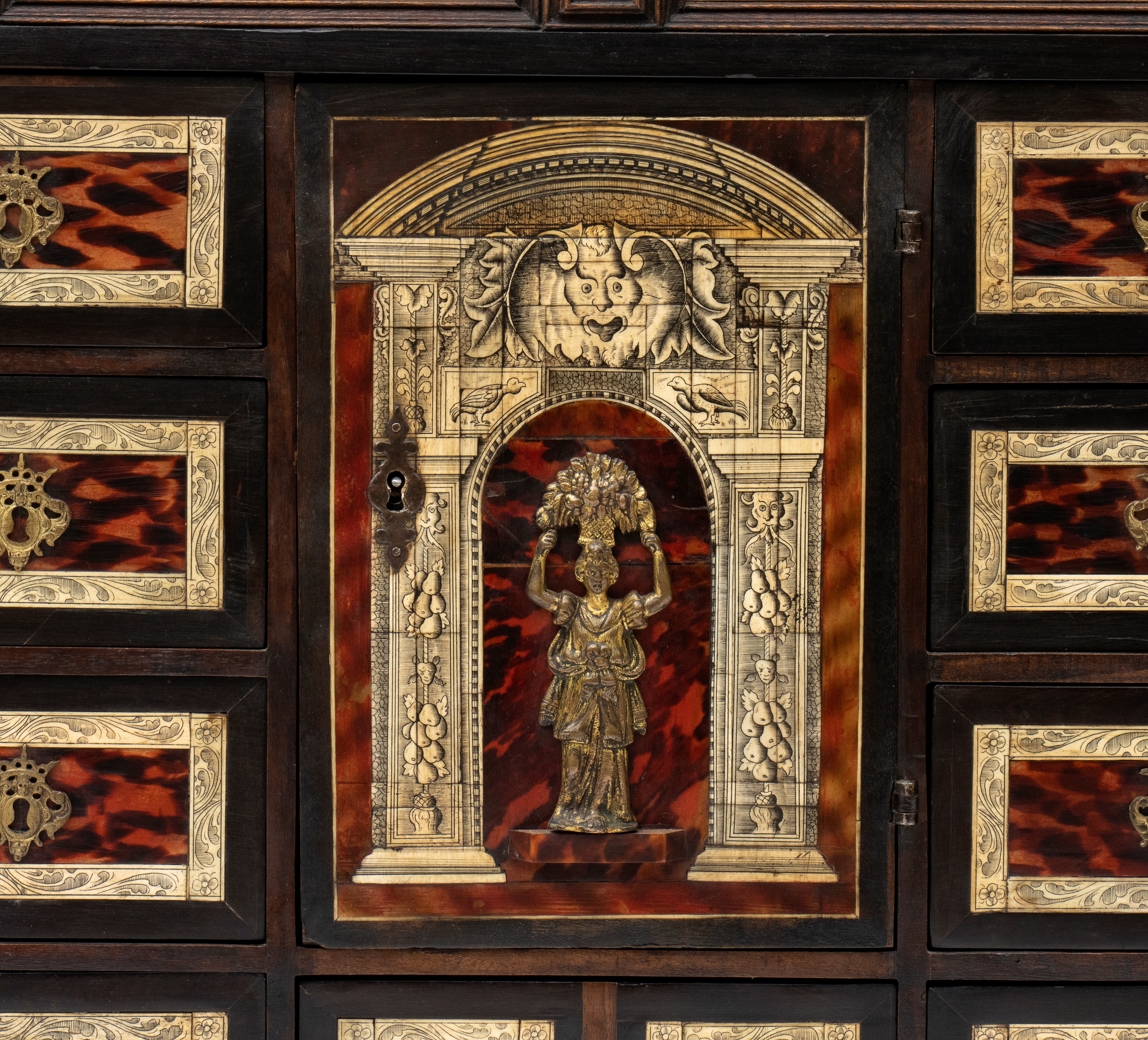 Monetiere lastronato in tartaruga Luigi XVI