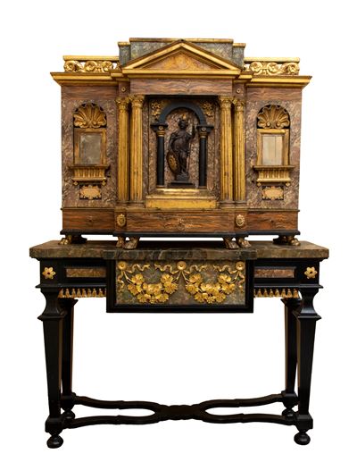 Stipo monetiere italiano, legno laccato con decorazioni dorate, XVII-XVIII secolo