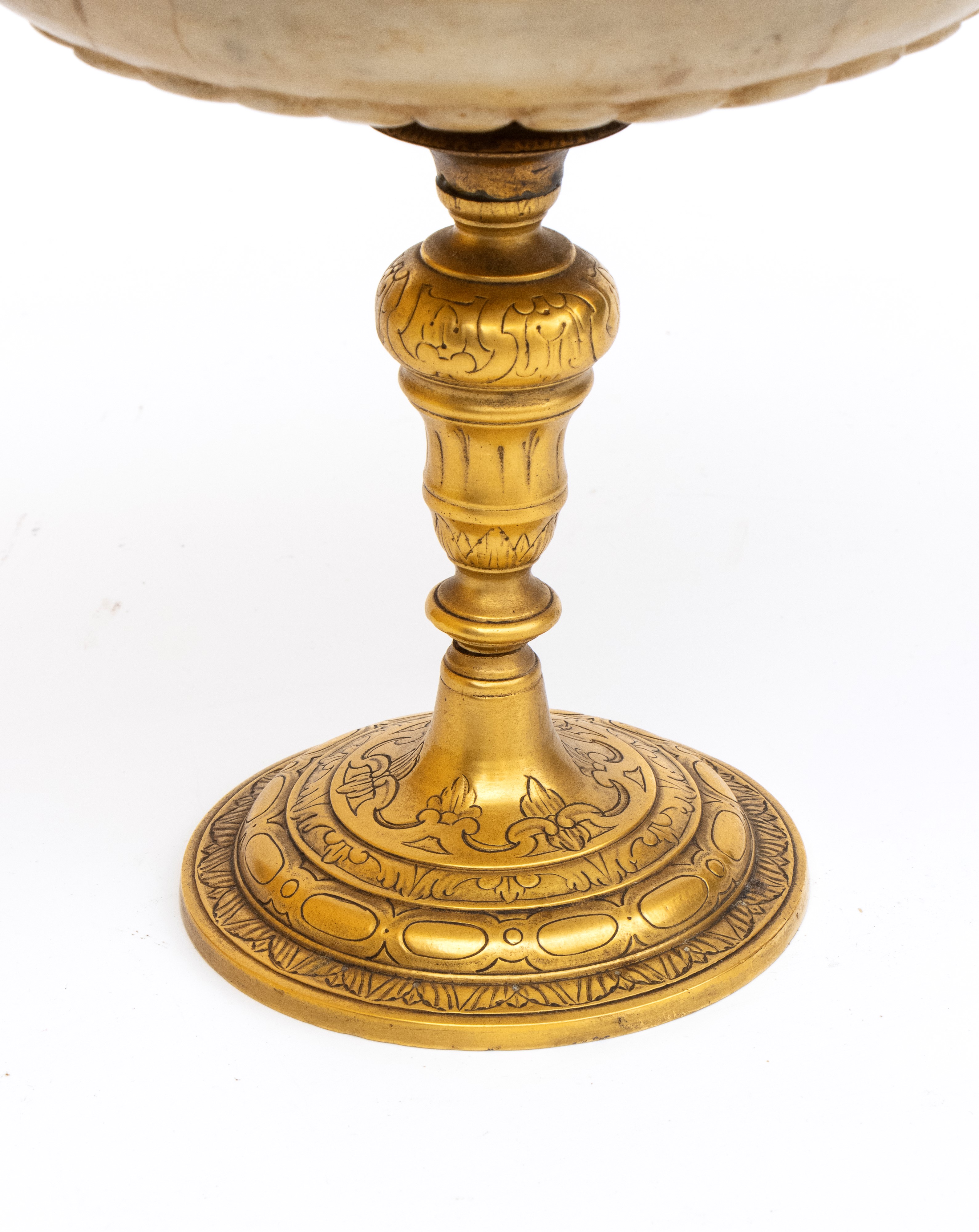 Alzata in bronzo dorato e marmo bianco