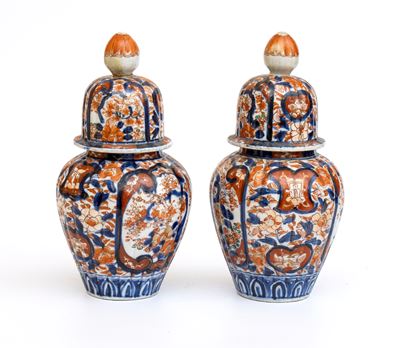 Giappone, Coppia di potiche Imari, XIX secolo