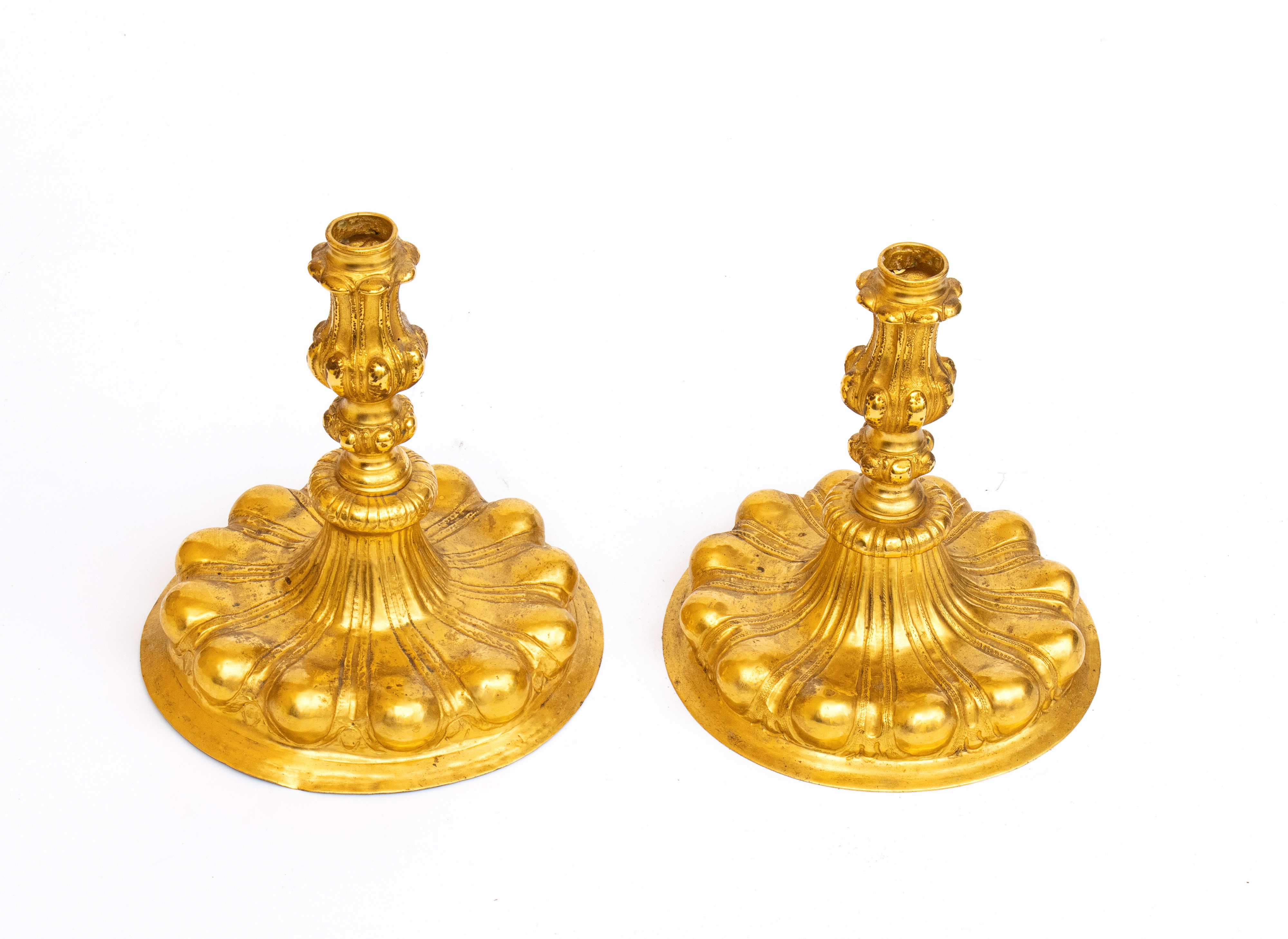 Coppia candelieri tedeschi in metallo dorato