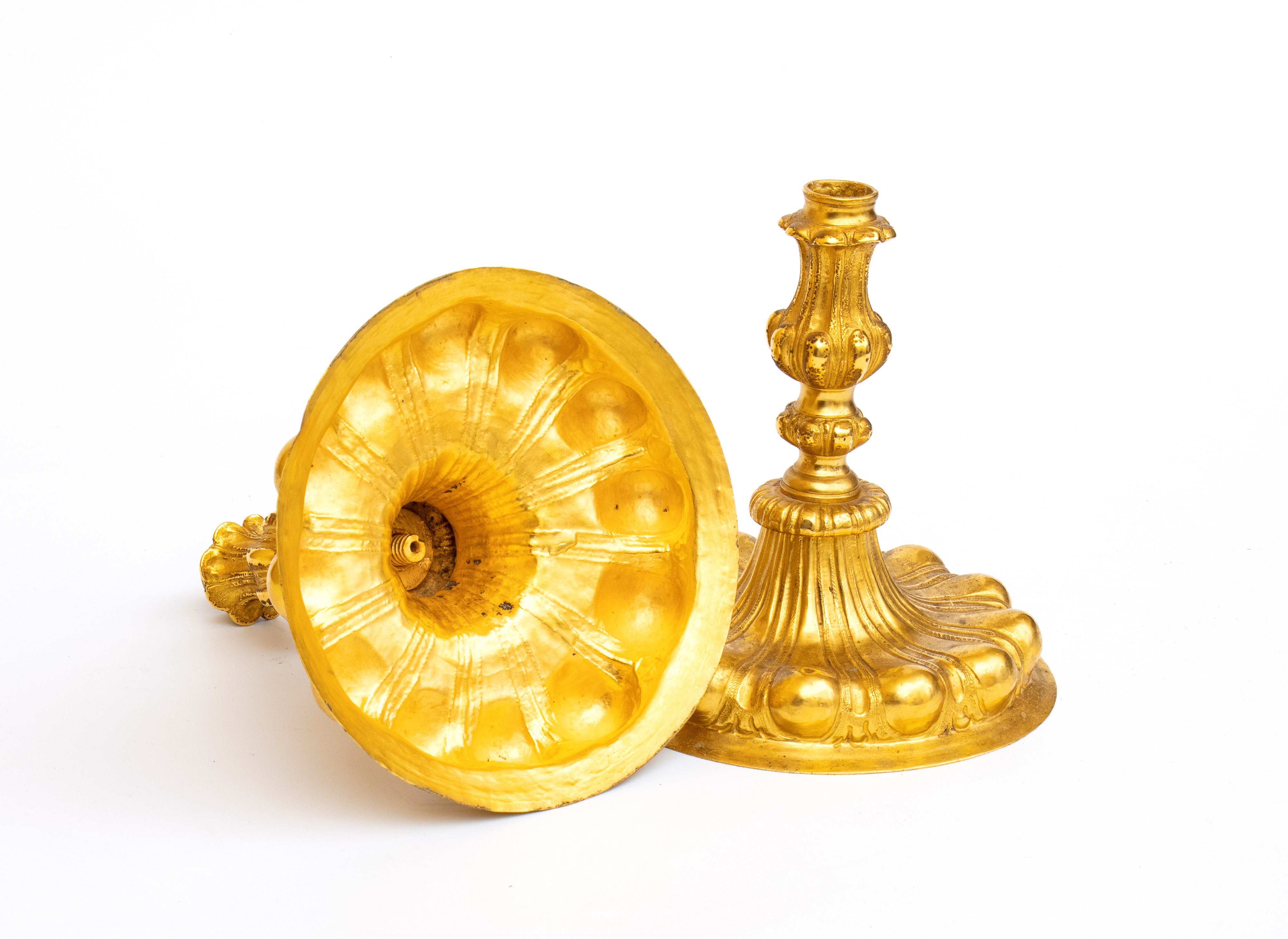 Coppia candelieri tedeschi in metallo dorato