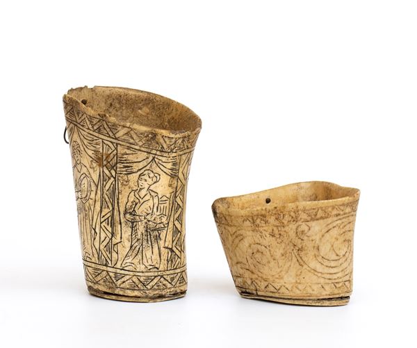 Coppia contenitori in osso