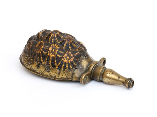 Porta polvere da sparo in tartaruga