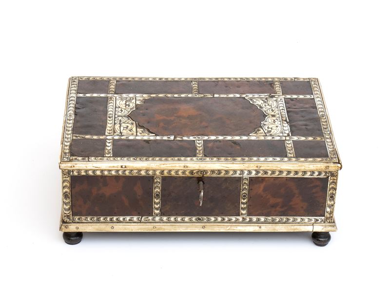 Scatola in legno, osso e tartaruga