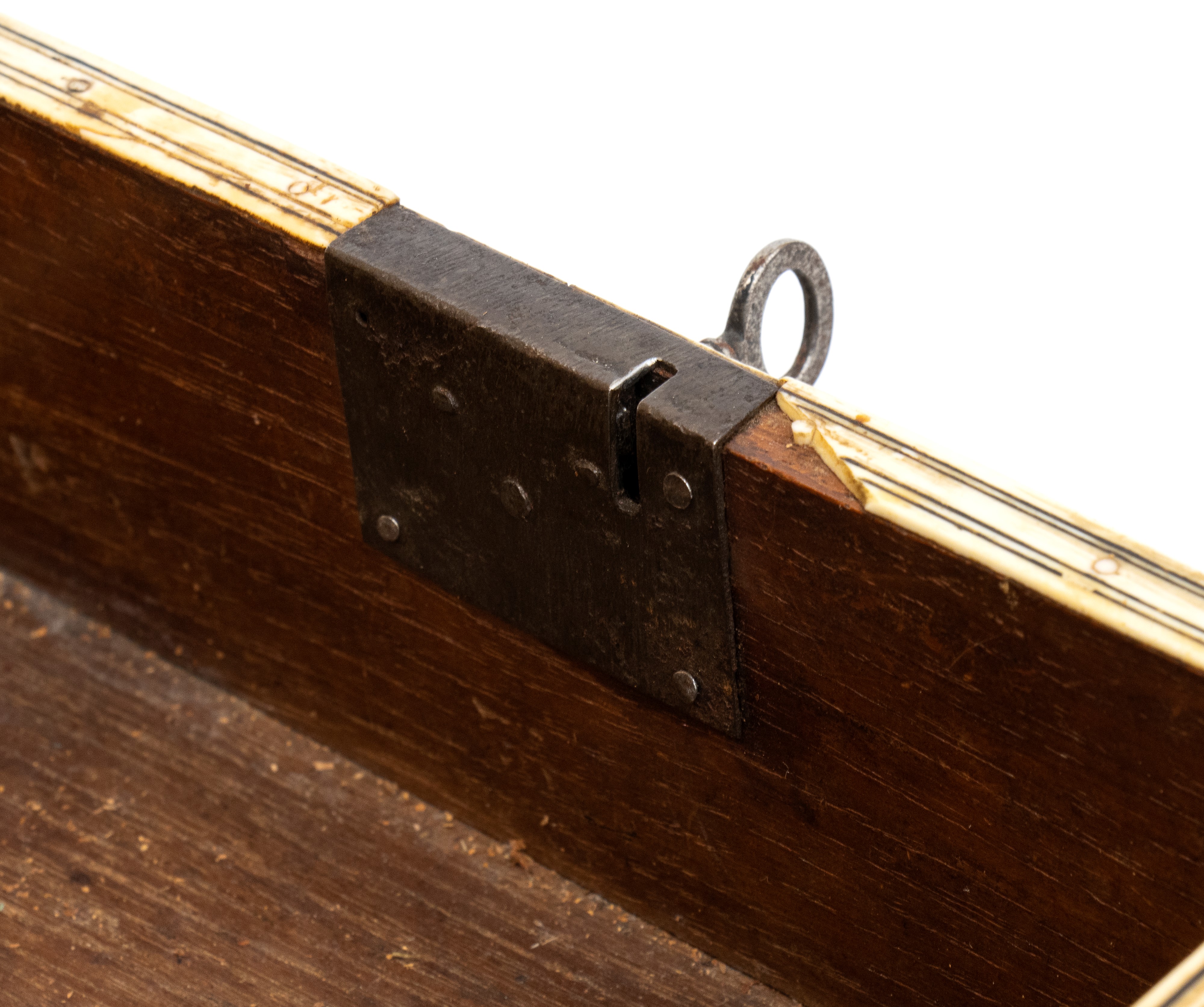 Scatola in legno, osso e tartaruga