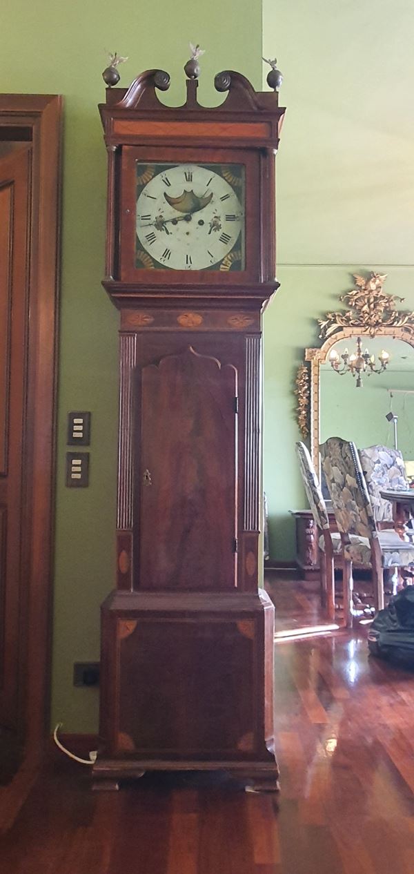 Orologio a colonna con cassa in legno