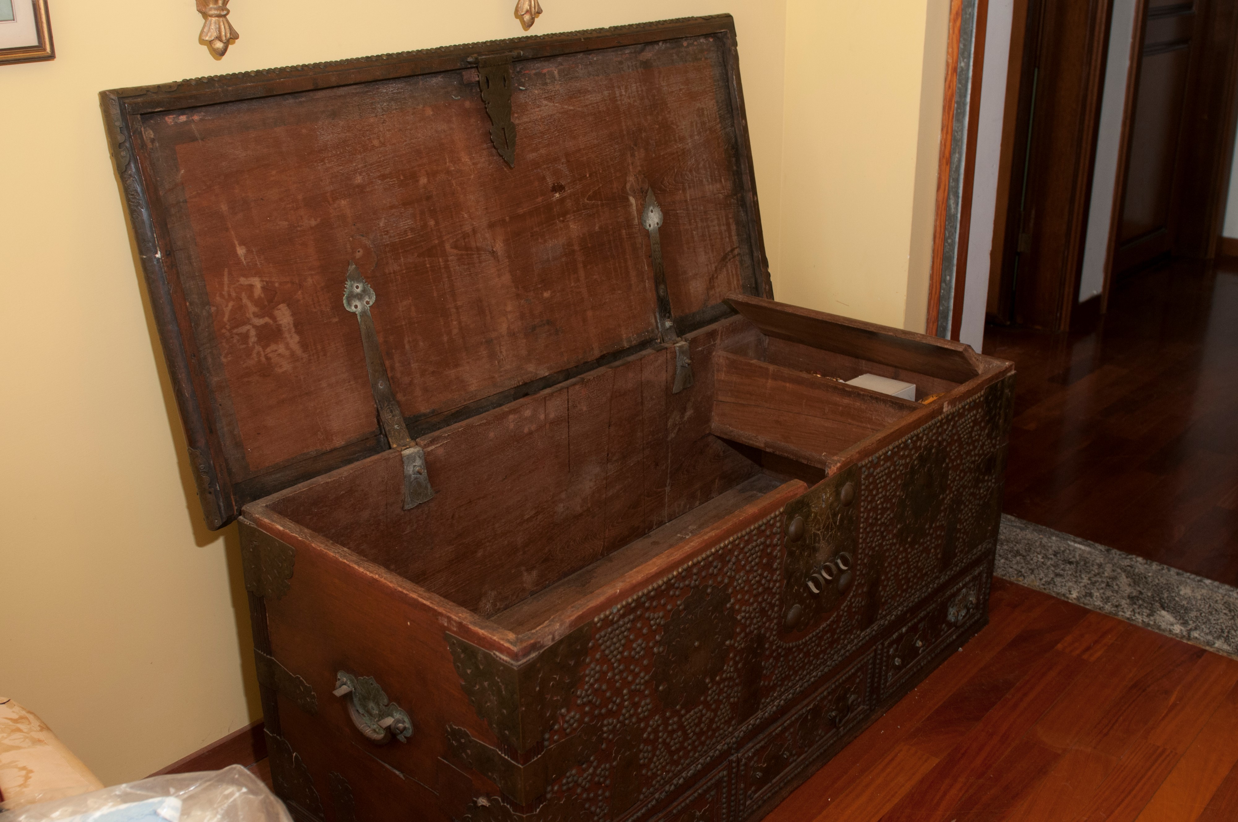 Baule in legno e pelle