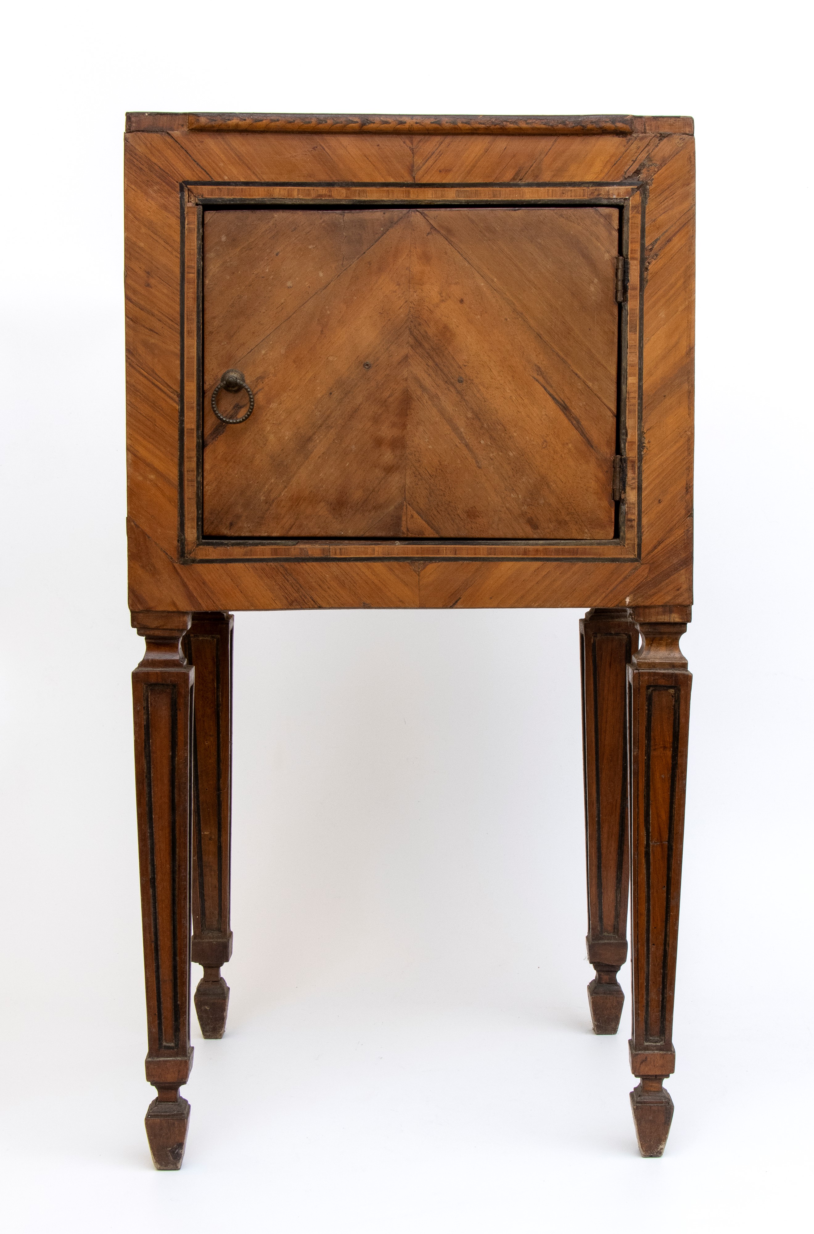 Comodini Luigi XVI, legno di noce, XVIII secolo