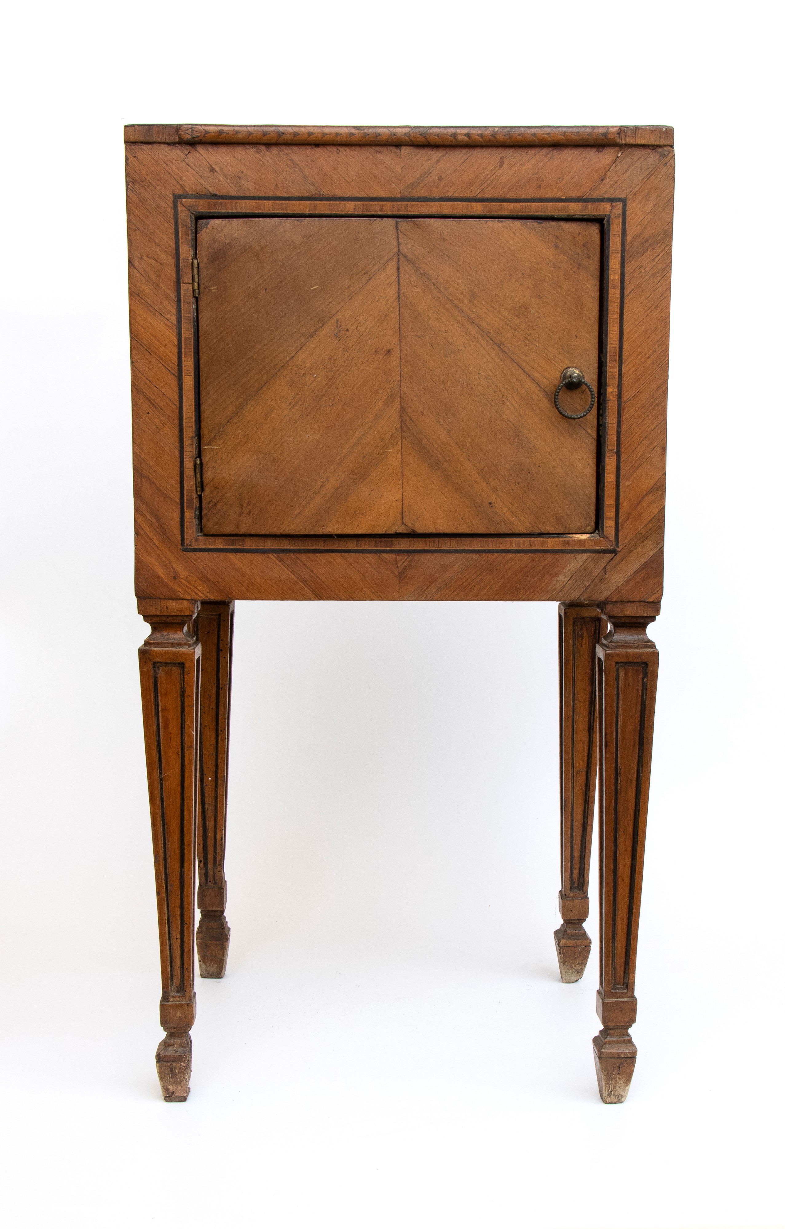 Comodini Luigi XVI, legno di noce, XVIII secolo